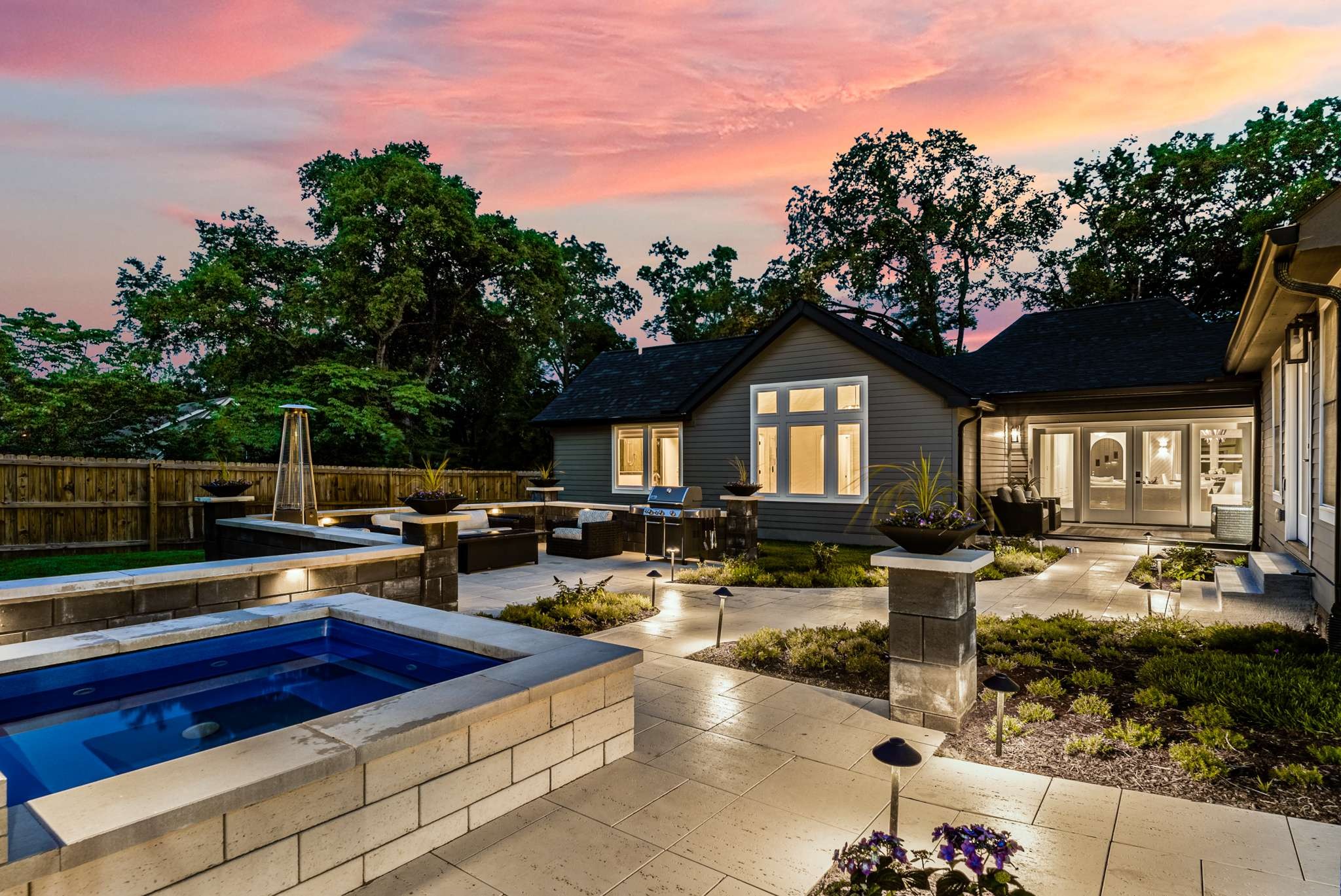 2012 Cedar Ln