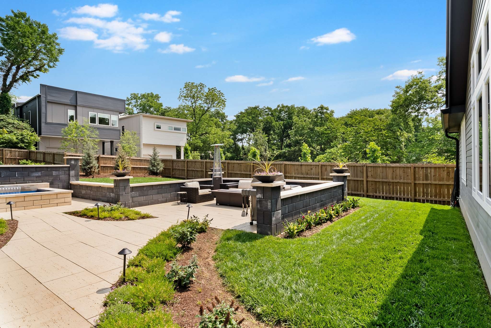 2012 Cedar Ln