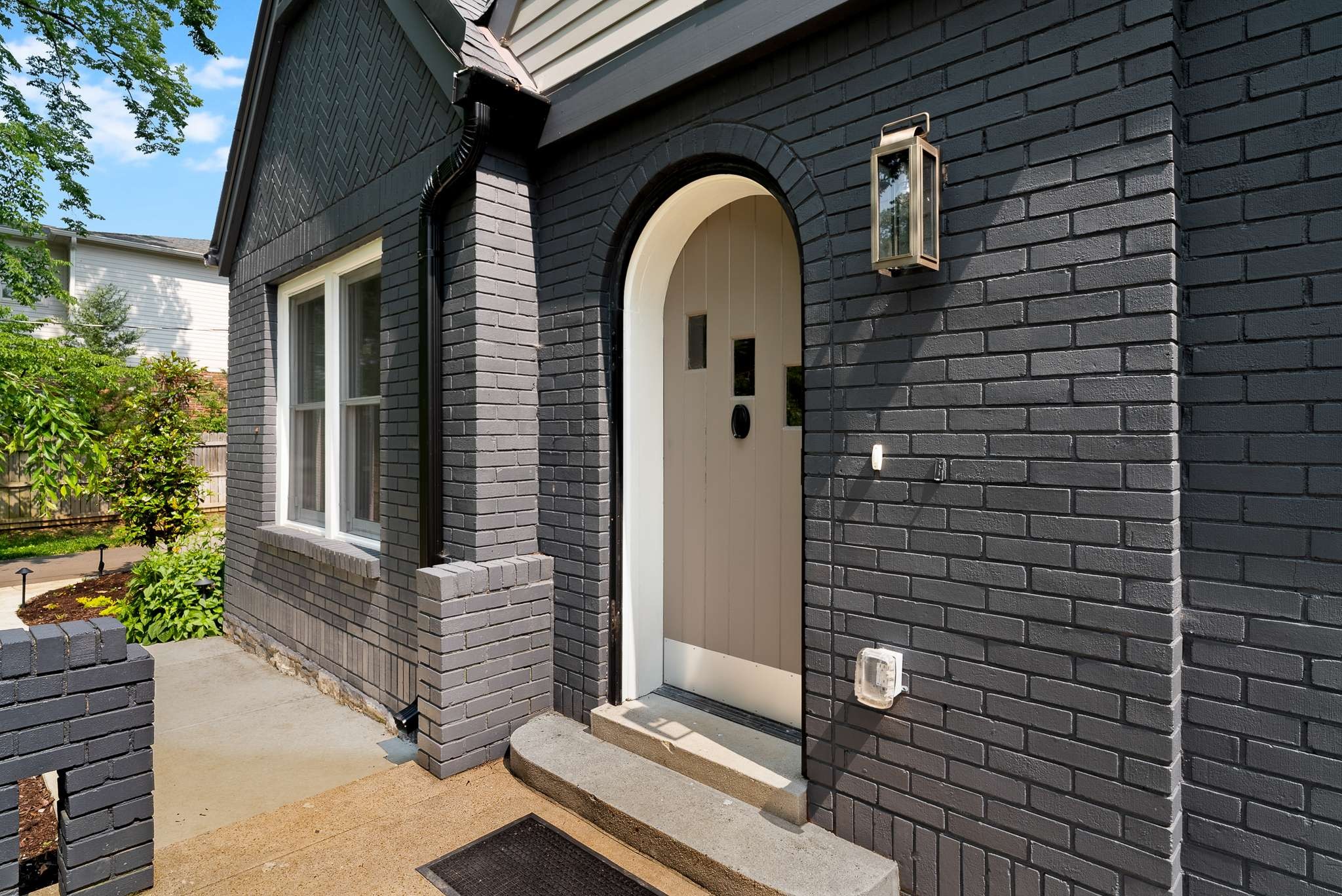 2012 Cedar Ln