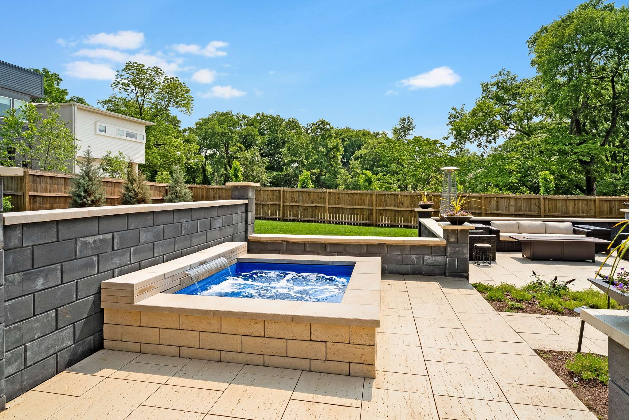 2012 Cedar Ln