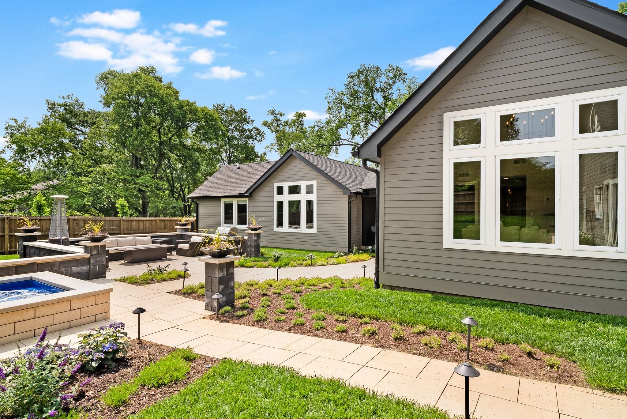 2012 Cedar Ln