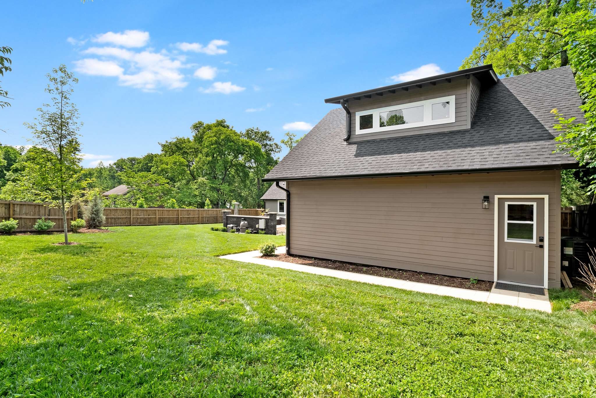 2012 Cedar Ln