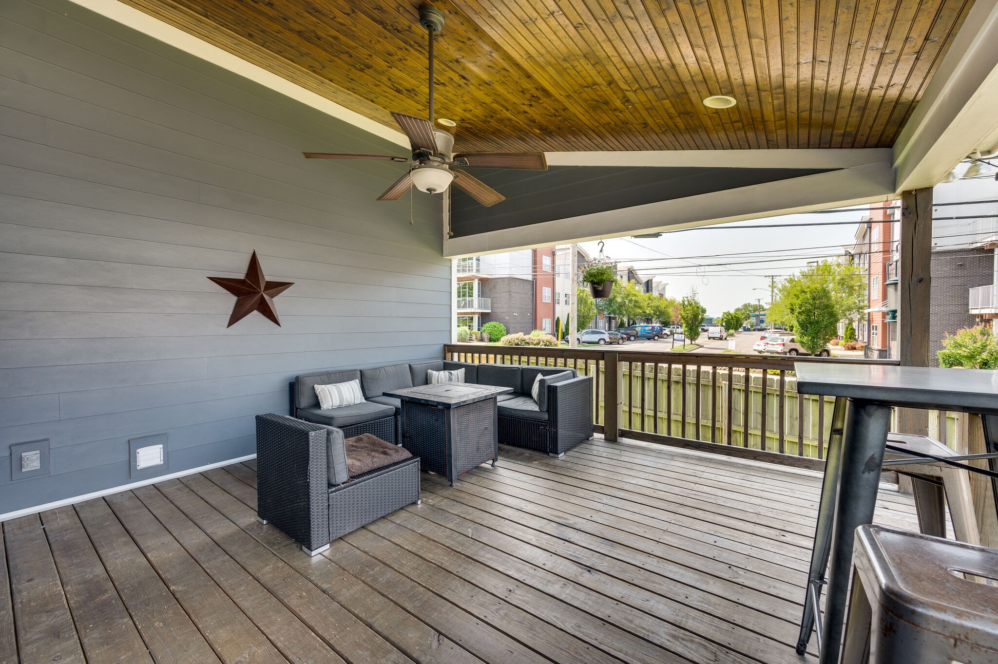 2901 Davis Ave
