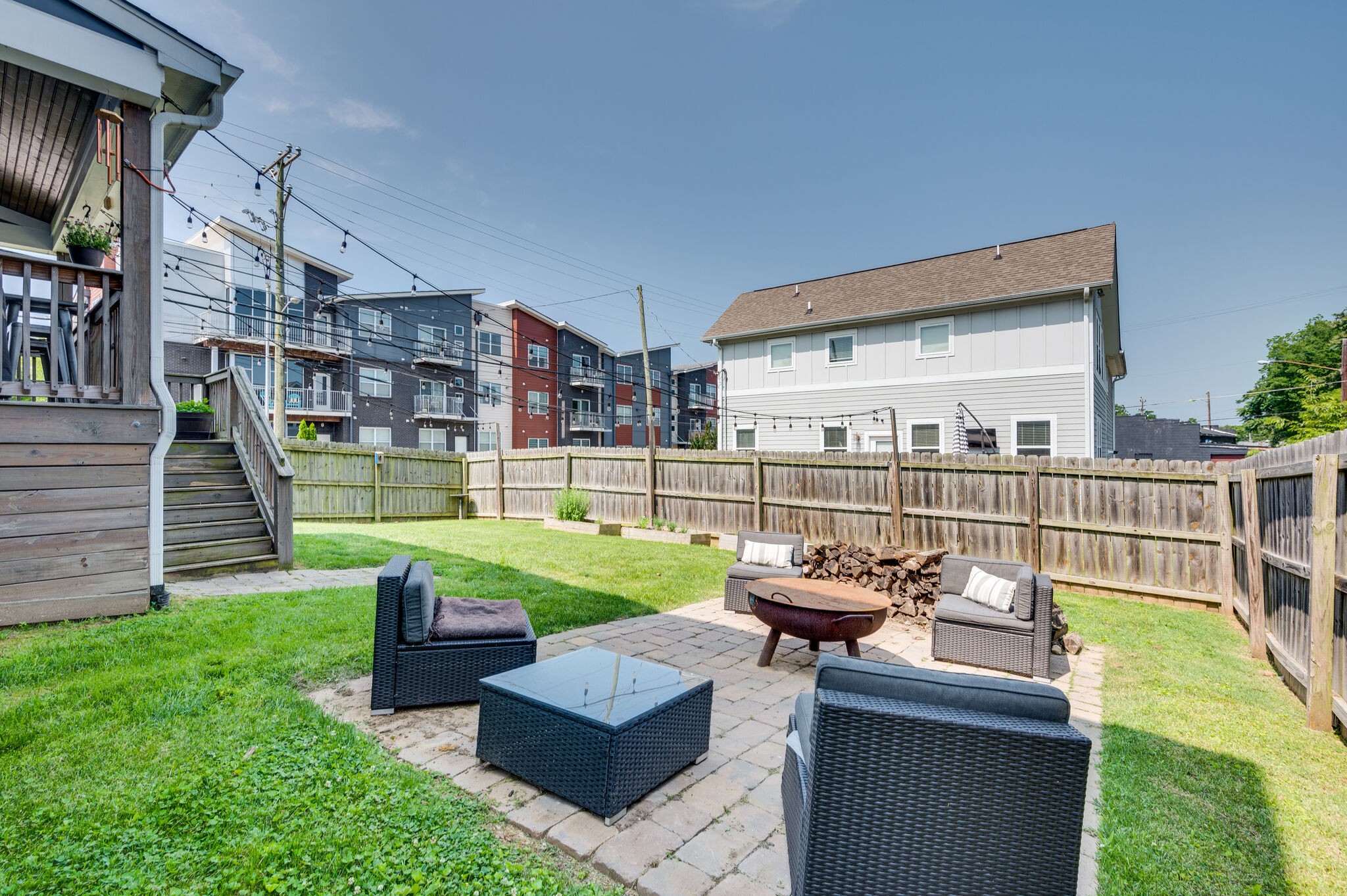 2901 Davis Ave