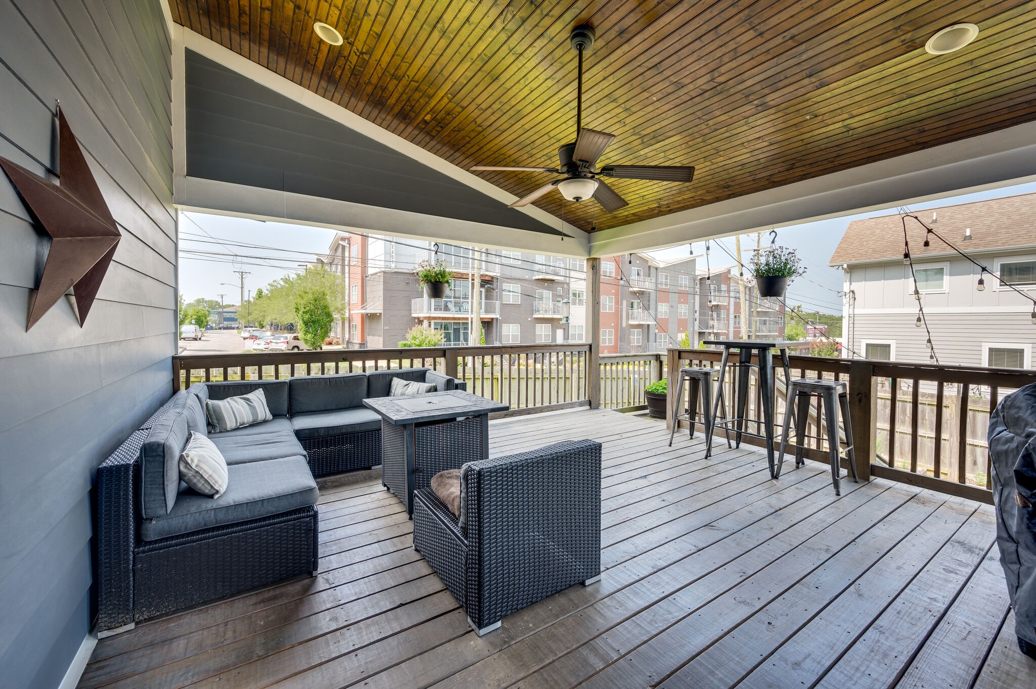 2901 Davis Ave