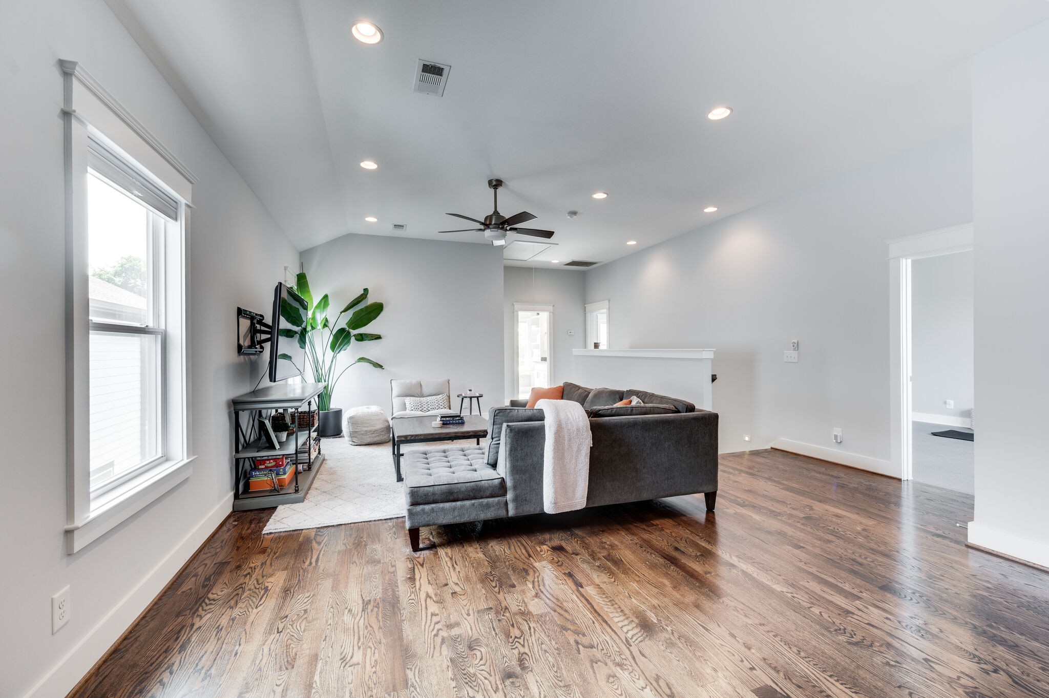 2901 Davis Ave