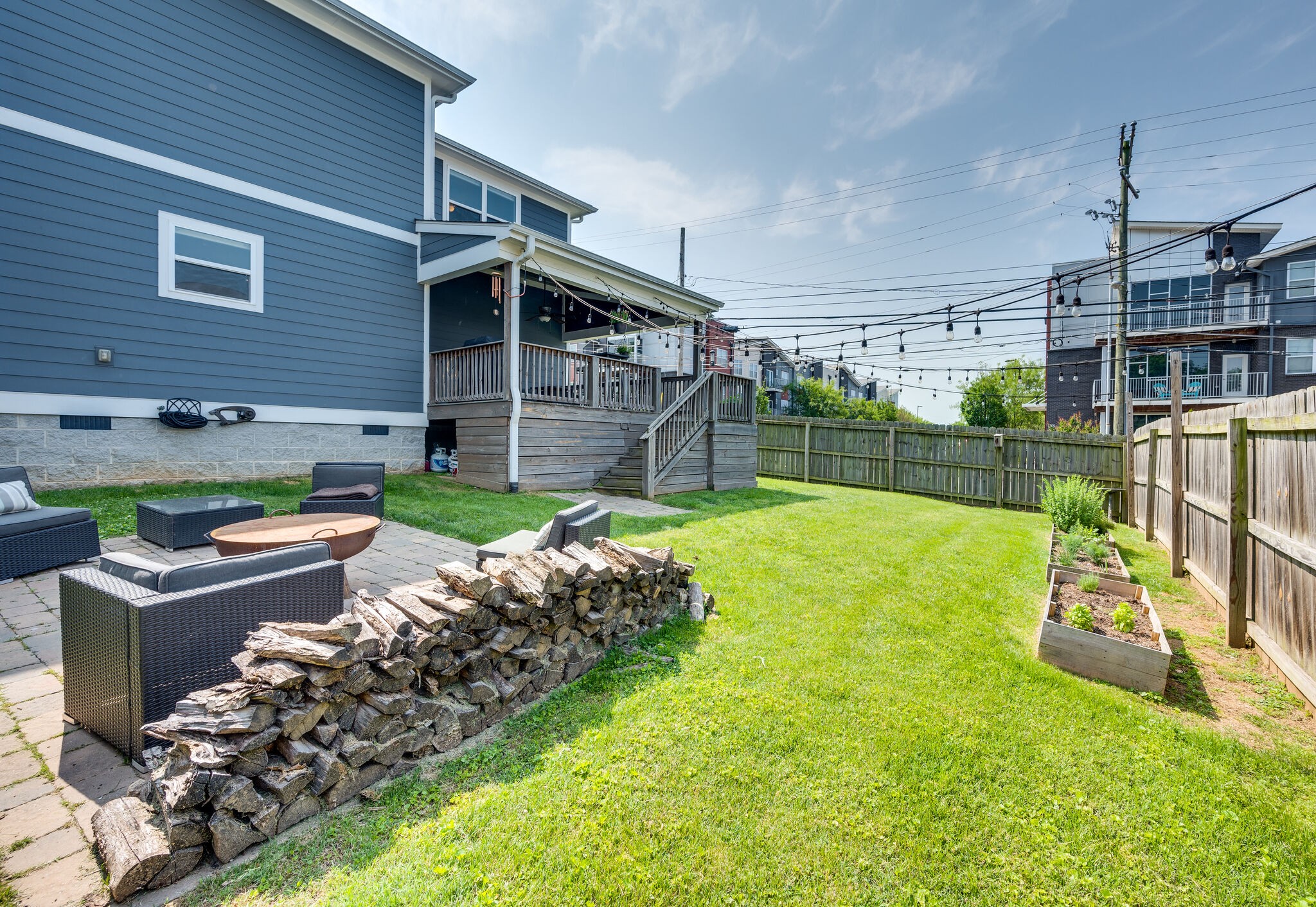2901 Davis Ave