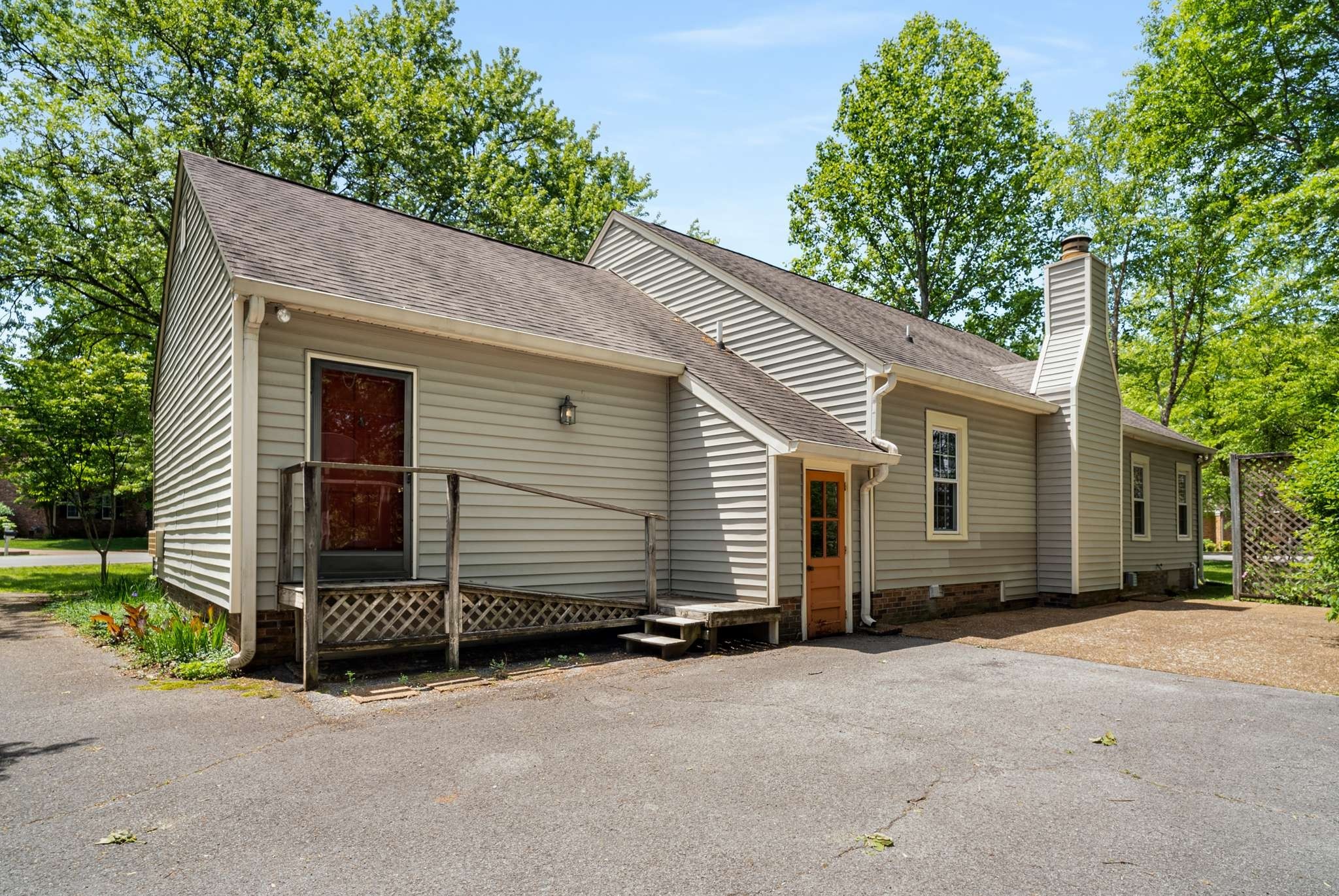 136 Riverwood Dr