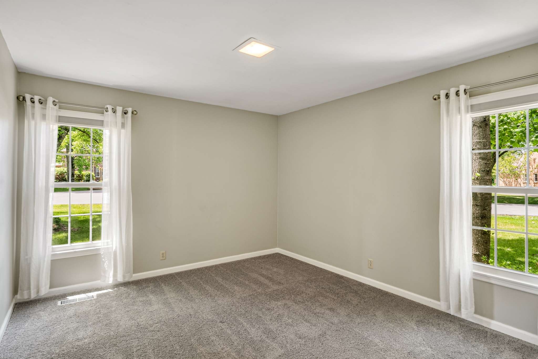 136 Riverwood Dr