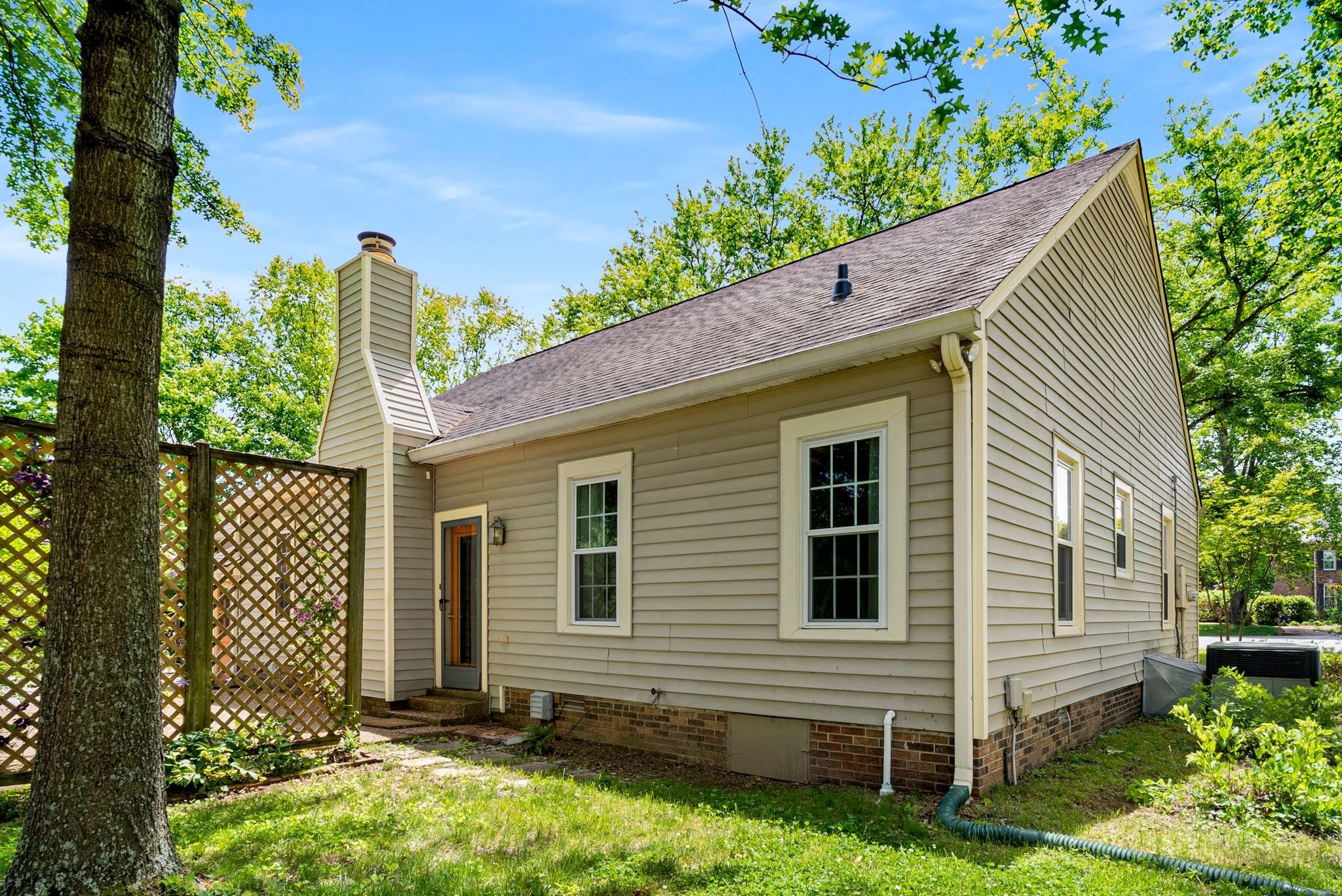 136 Riverwood Dr