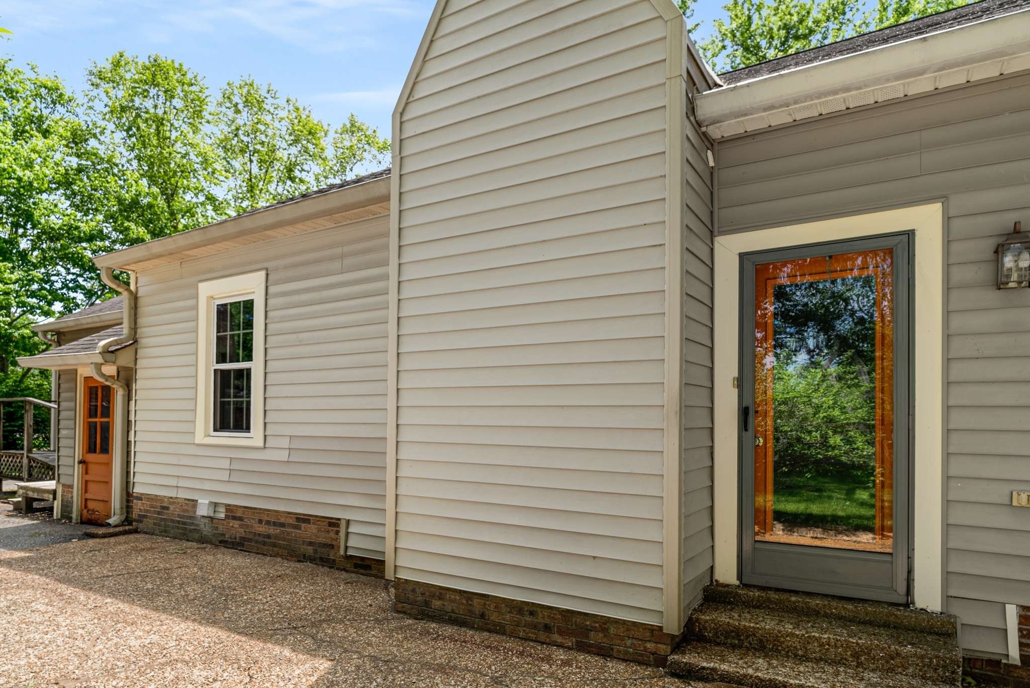 136 Riverwood Dr