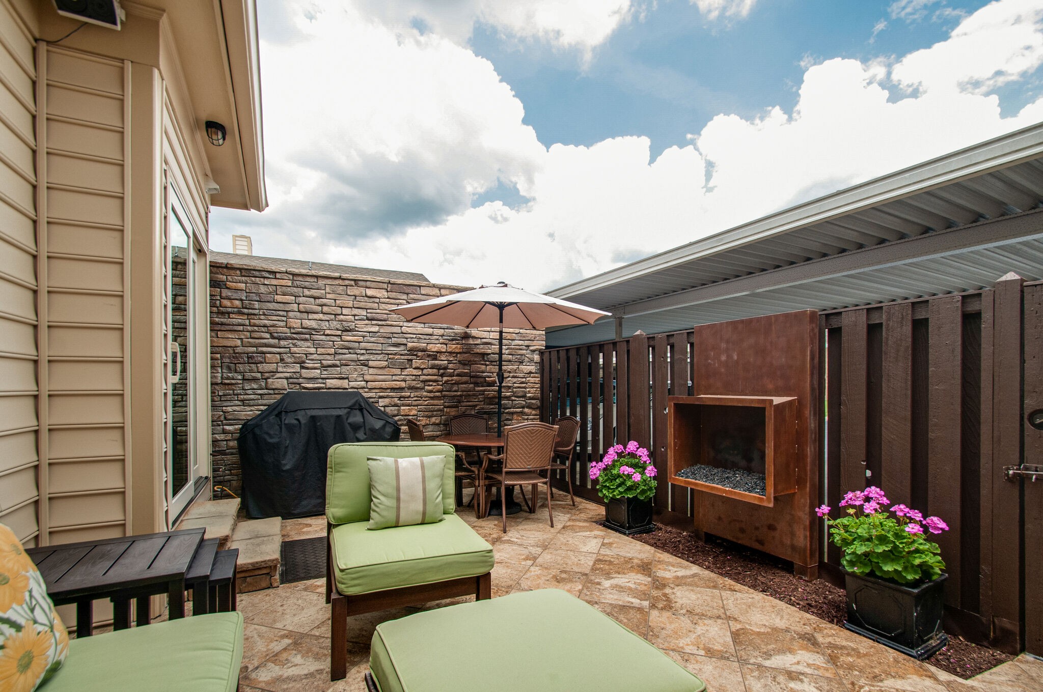 9156 Sawyer Brown Rd