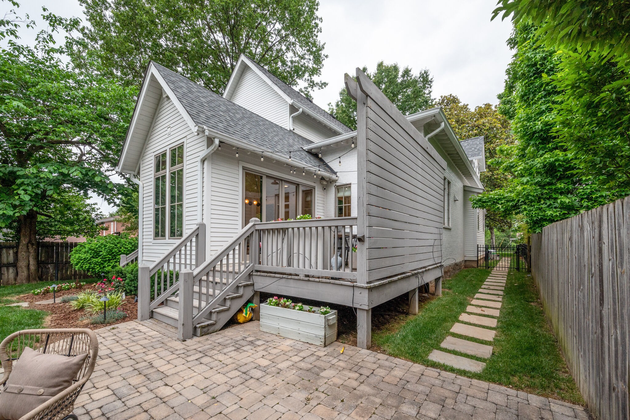 853B Bradford Ave