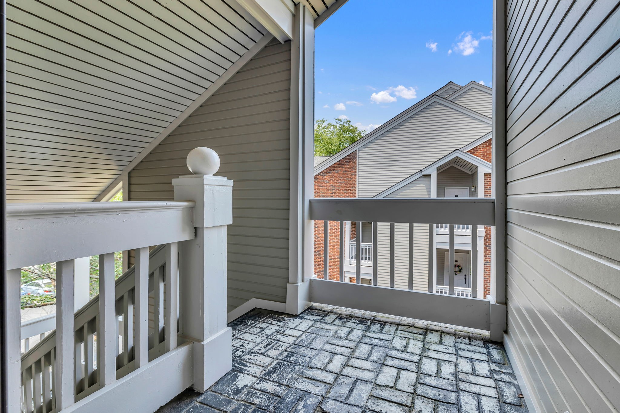 303 Ashlawn Ct