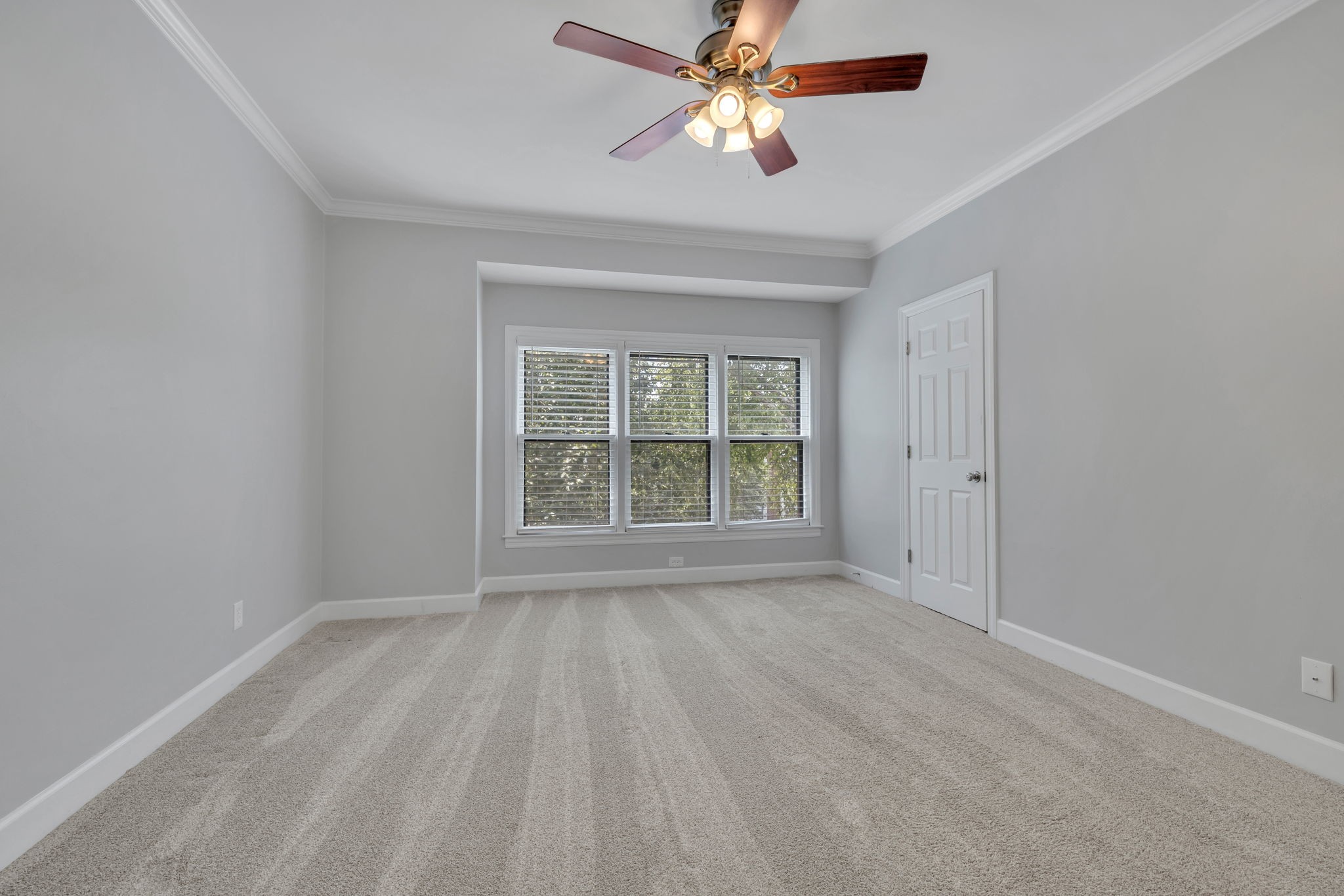 303 Ashlawn Ct