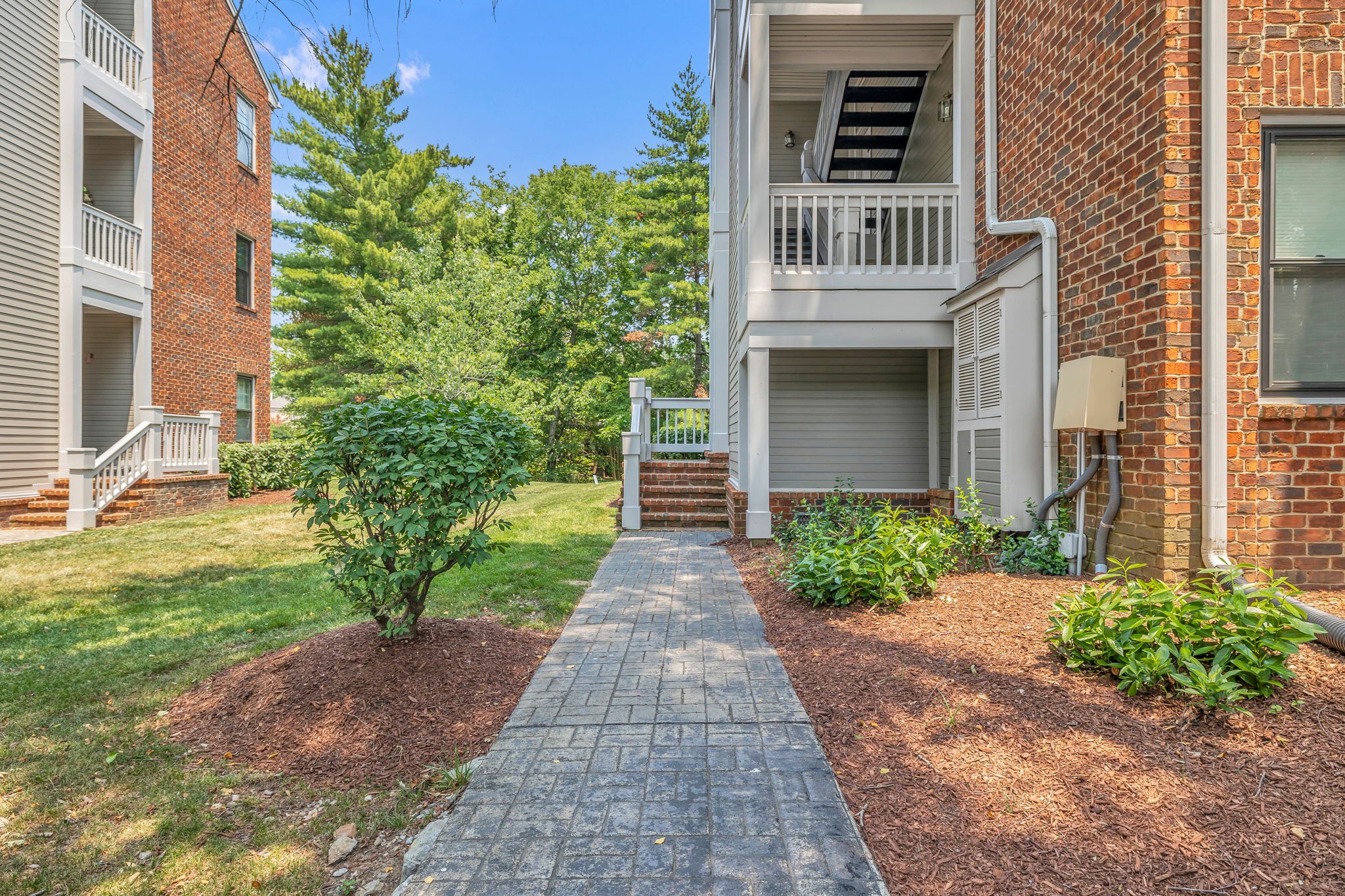 303 Ashlawn Ct