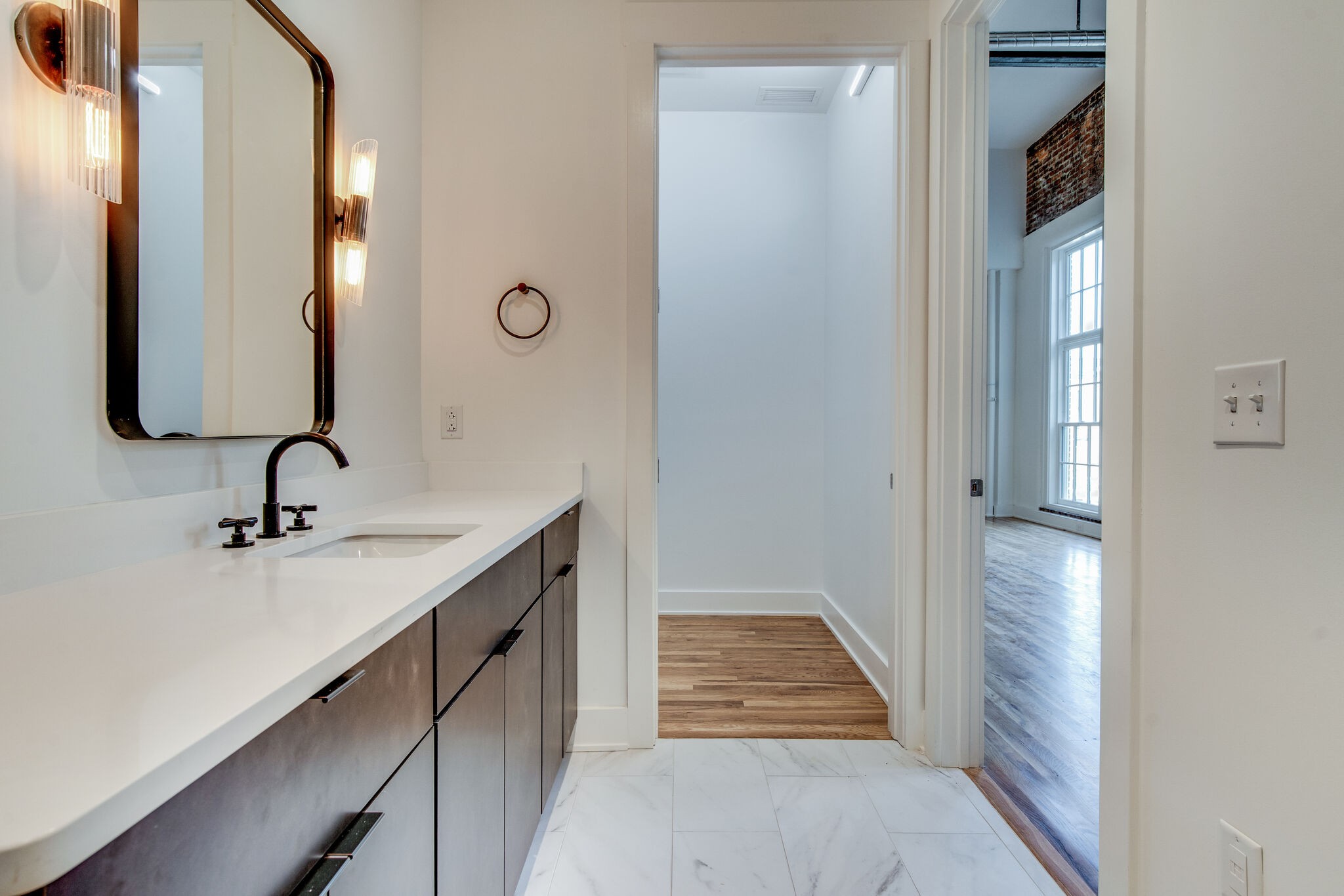 601 Madison St Unit: 209
