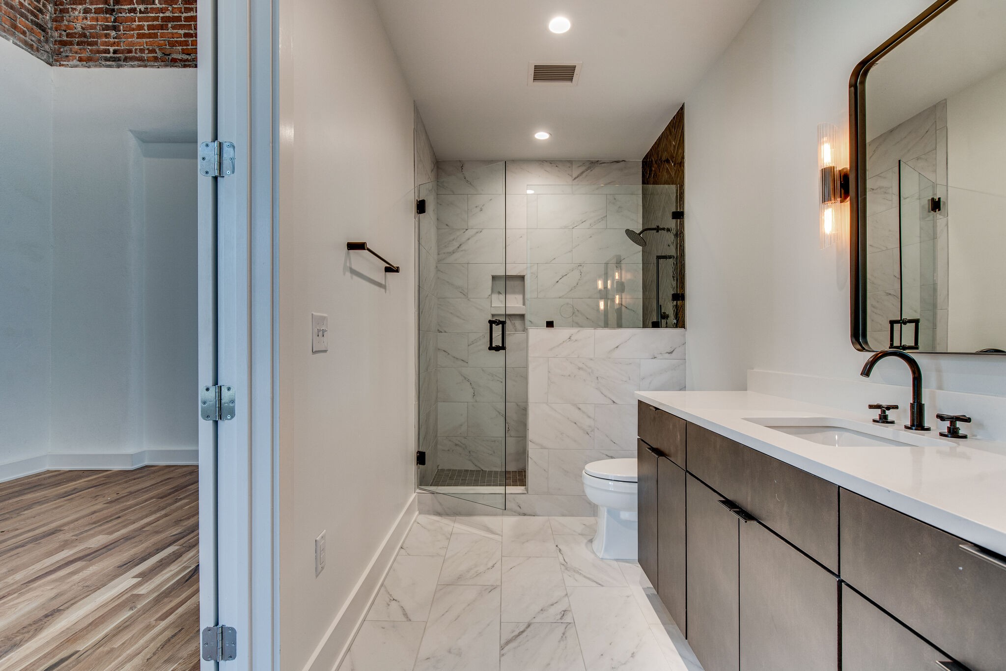 601 Madison St Unit: 209