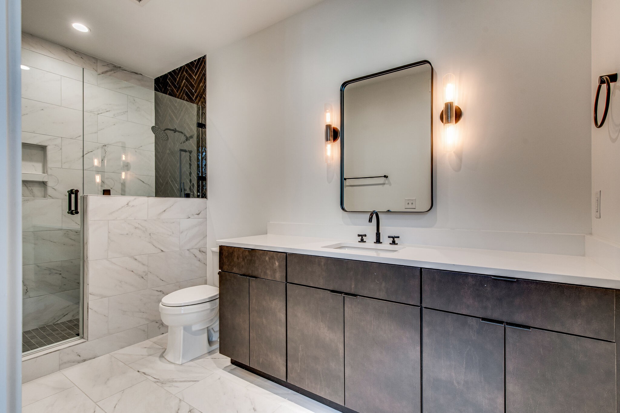 601 Madison St Unit: 209