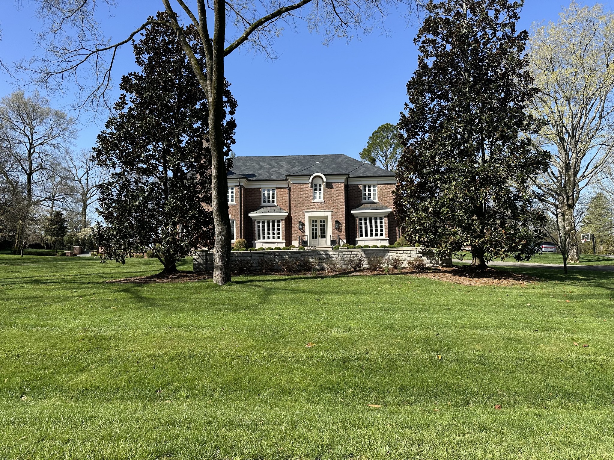 311 Sunnyside Dr