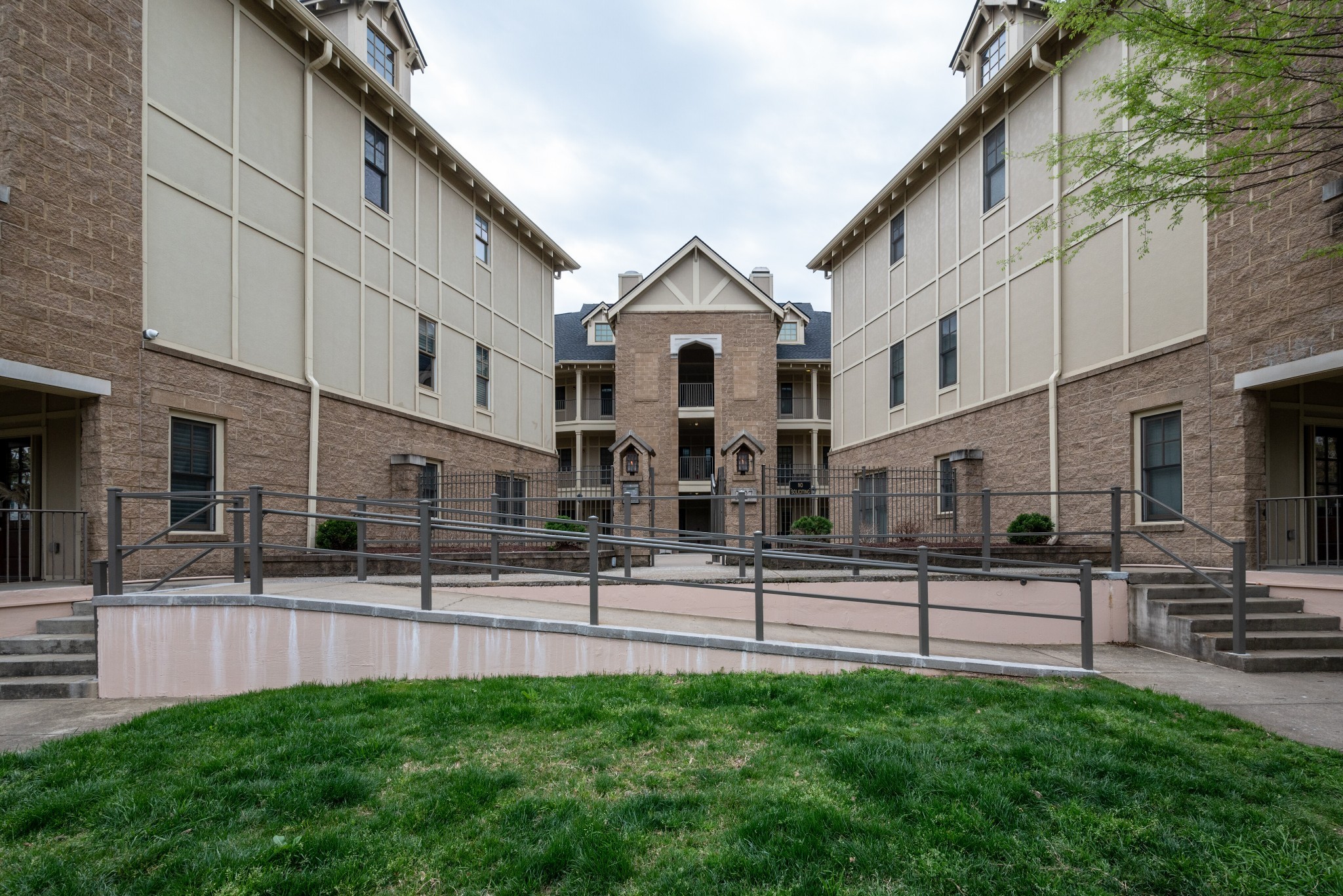 3127 Long Blvd Unit: 201