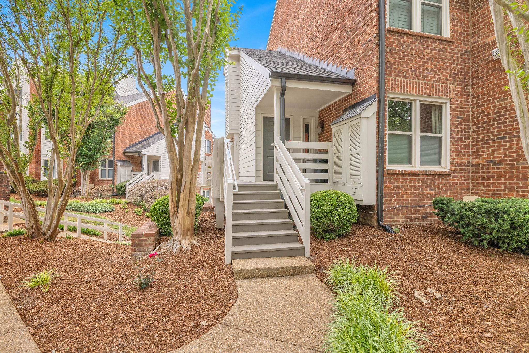 235 Boxmere Pl