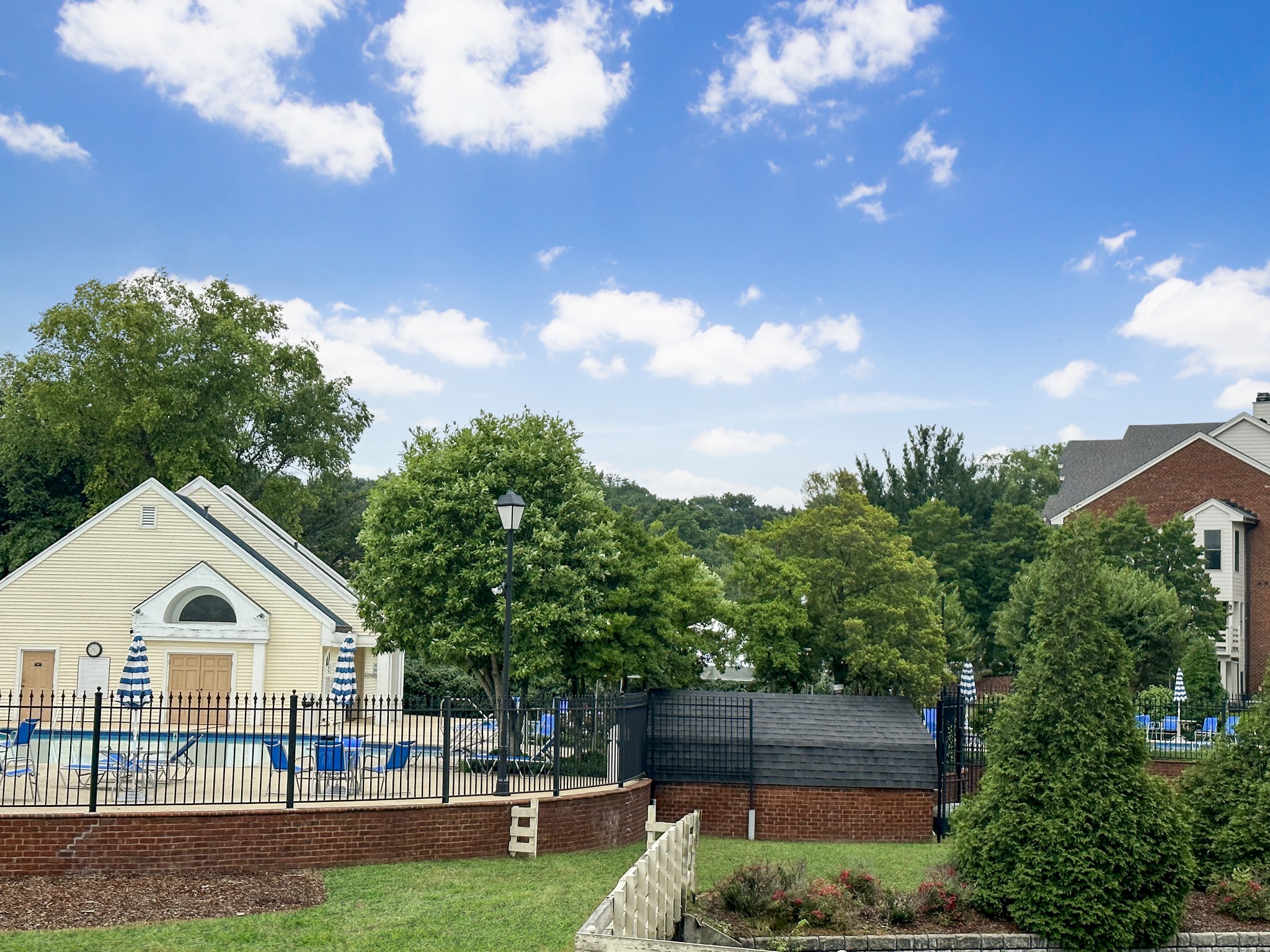 235 Boxmere Pl
