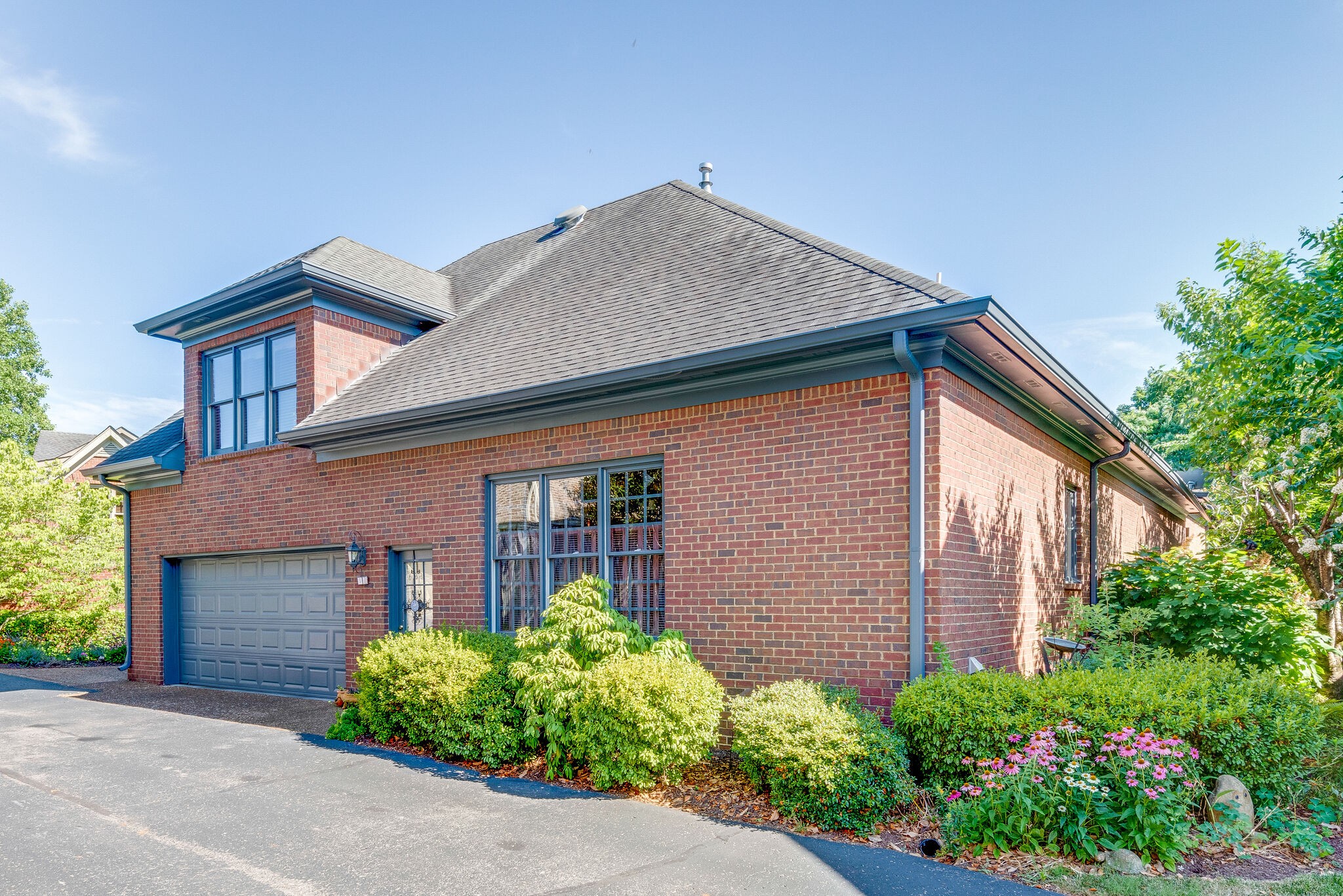 51 Whitworth Blvd