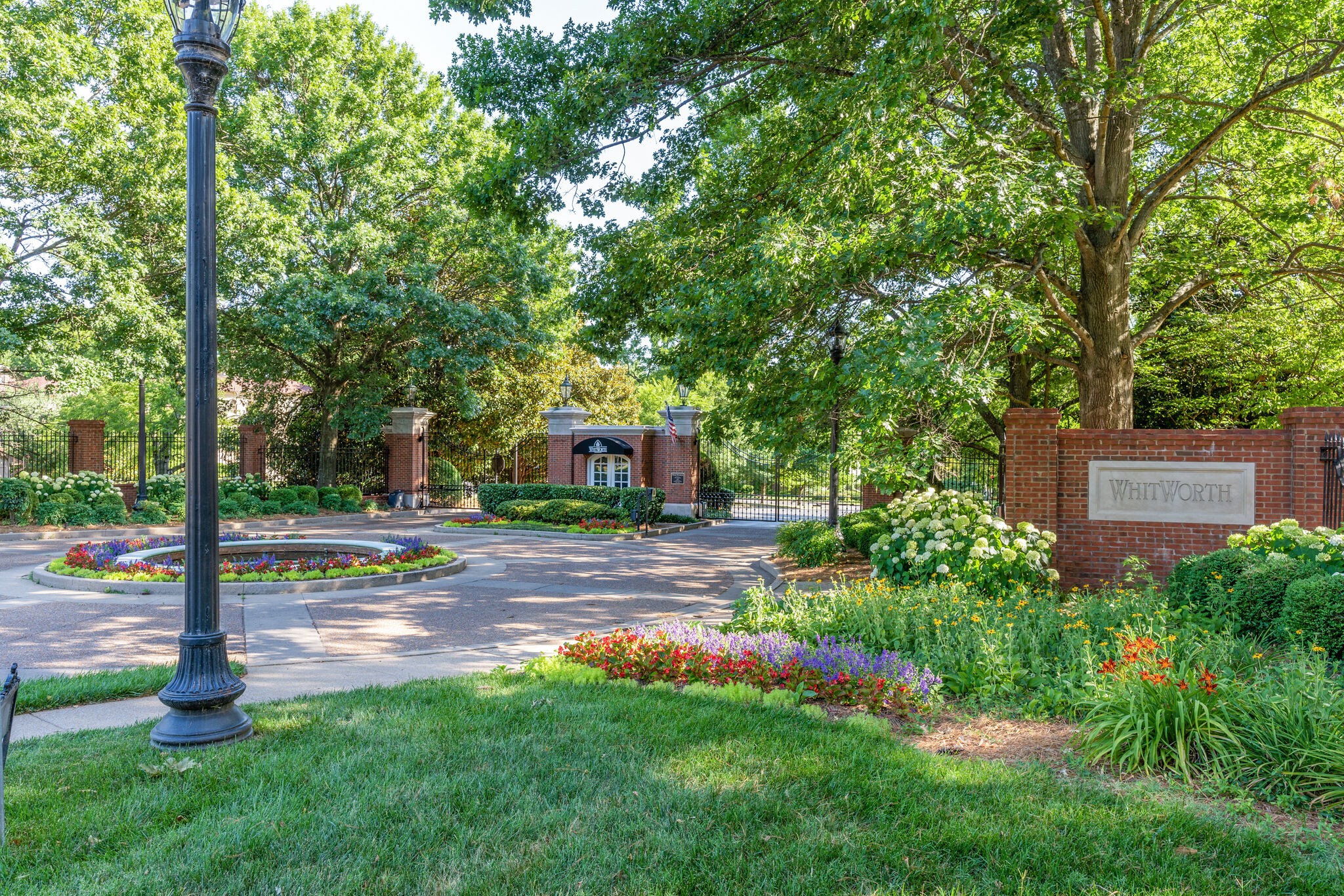 51 Whitworth Blvd