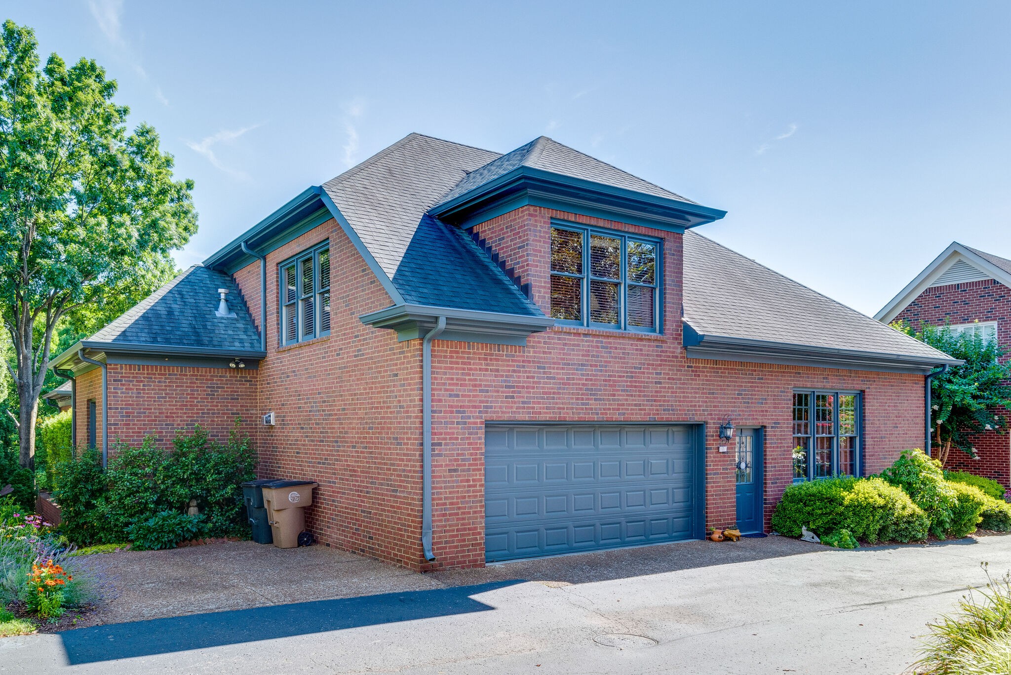 51 Whitworth Blvd