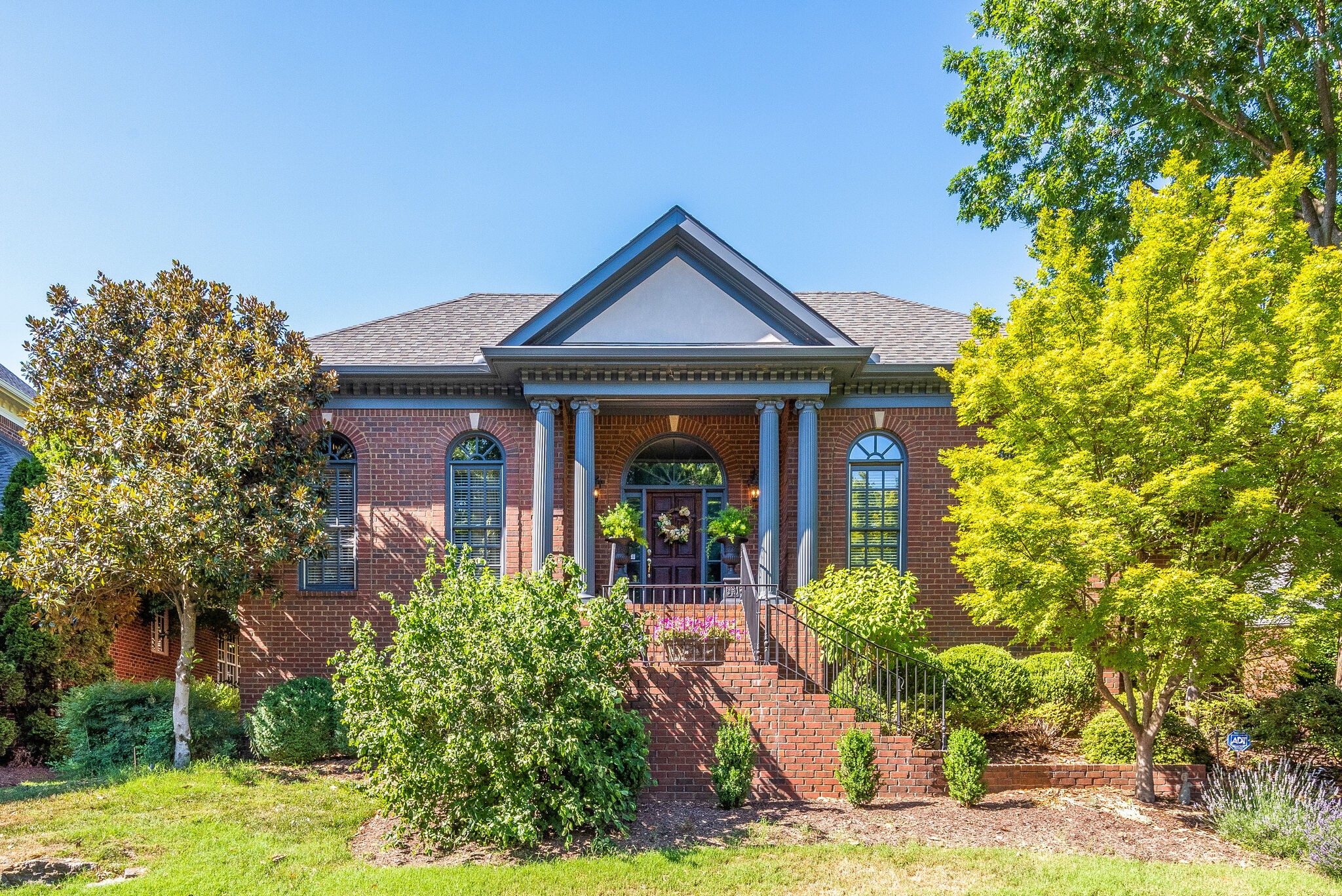 51 Whitworth Blvd
