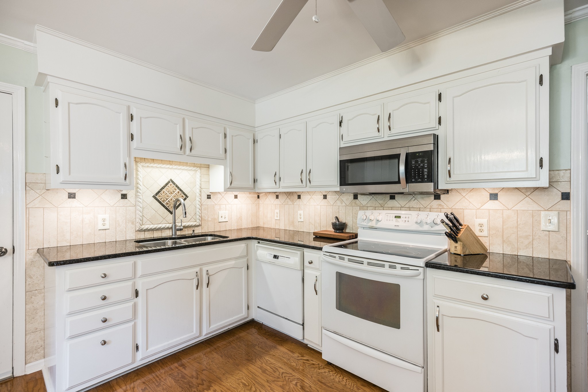 1149 Hunters Chase Dr