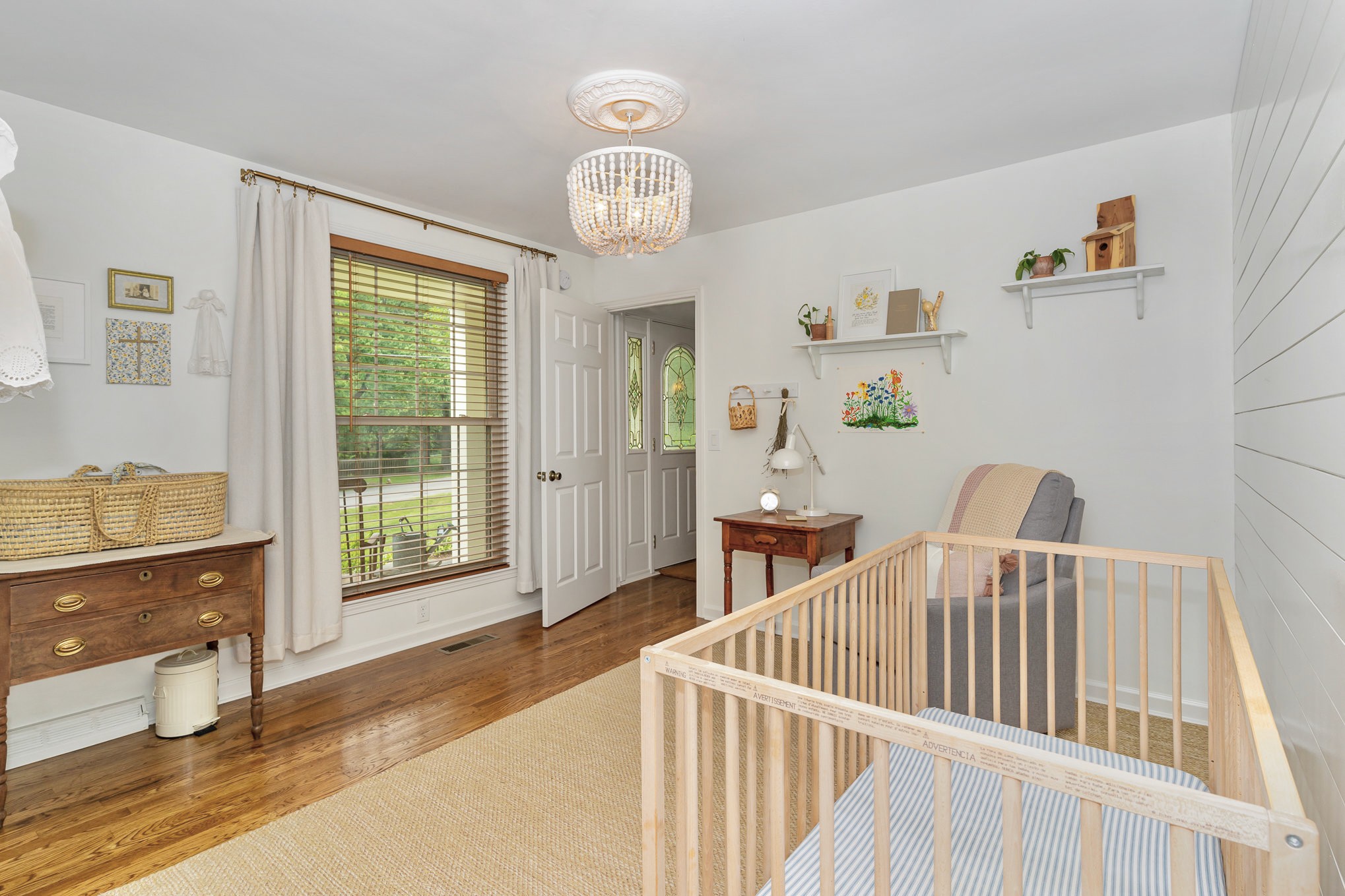 212 London Ln