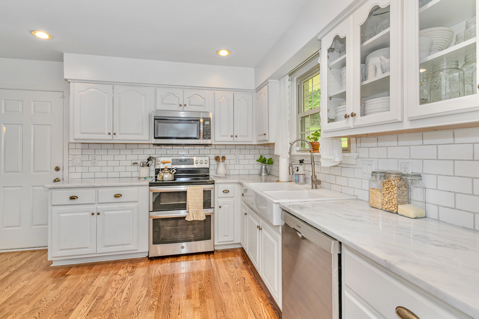 212 London Ln