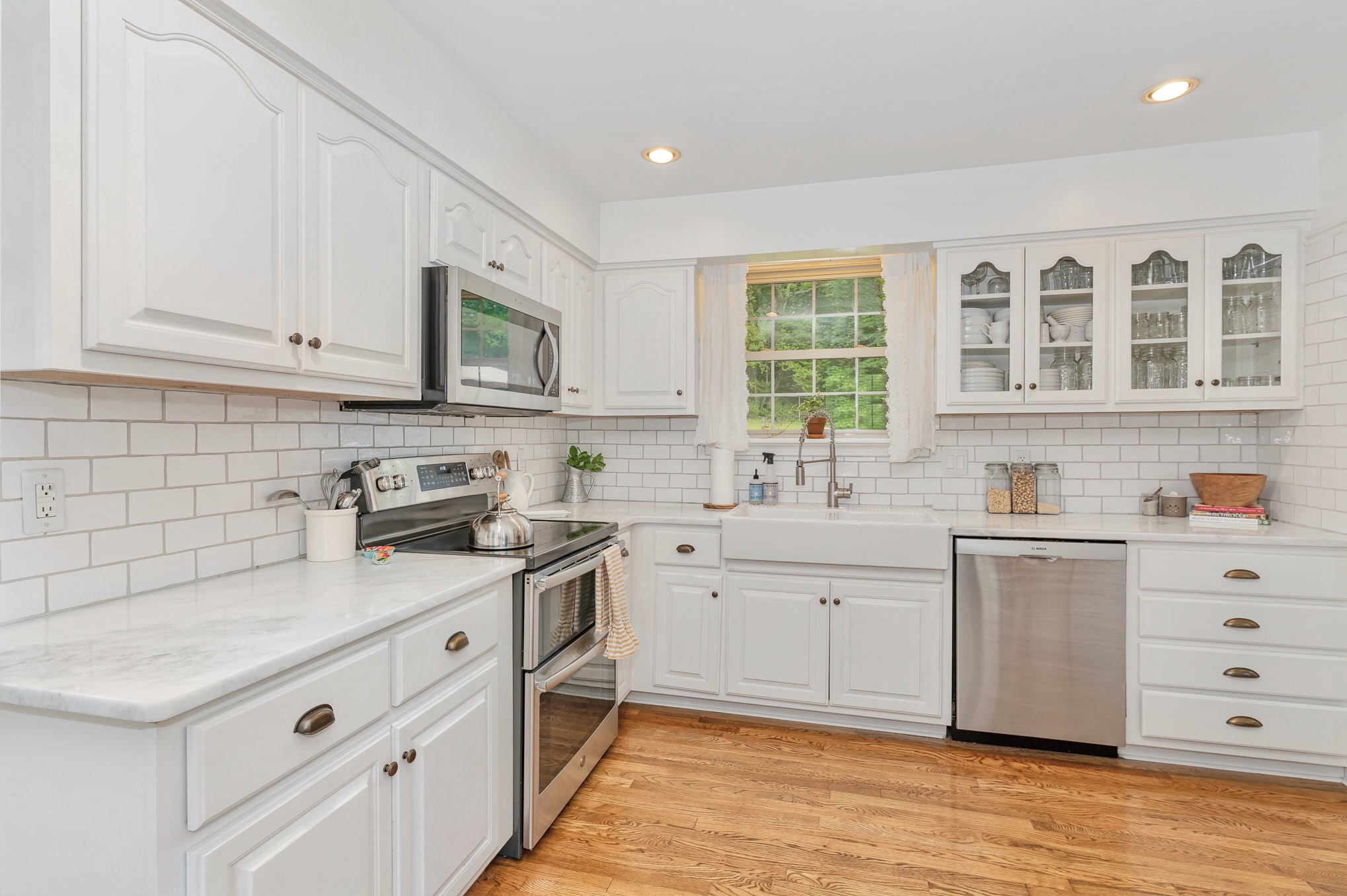 212 London Ln