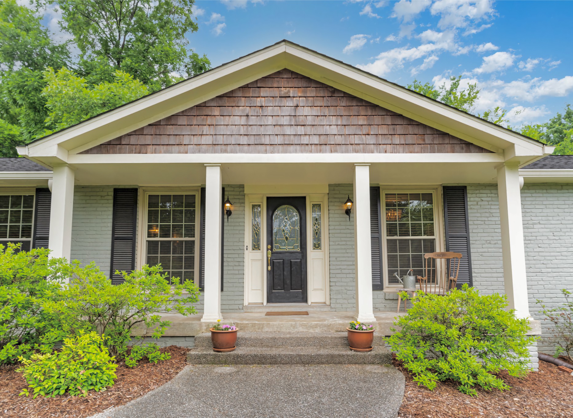 212 London Ln
