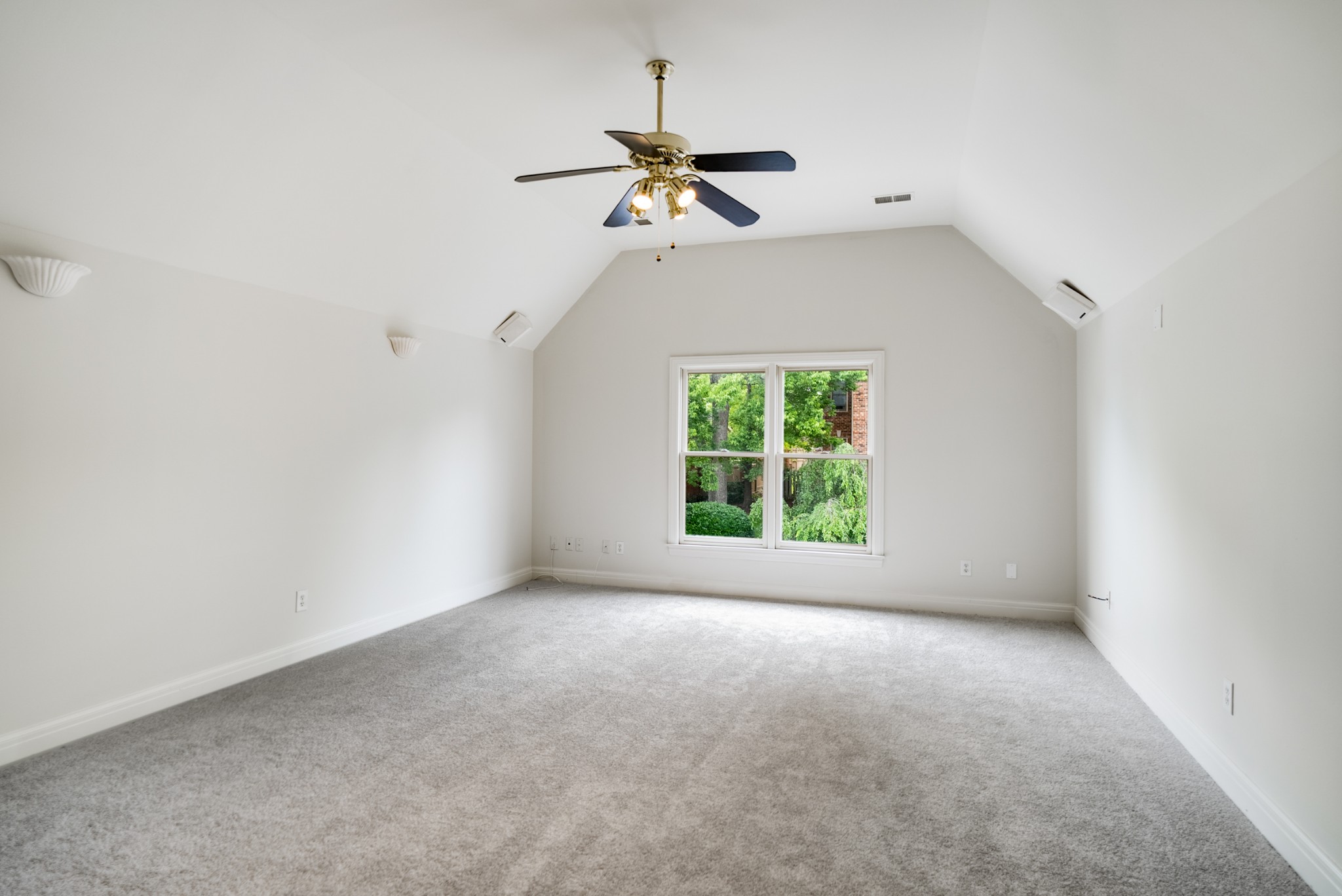 316 Whitworth Way