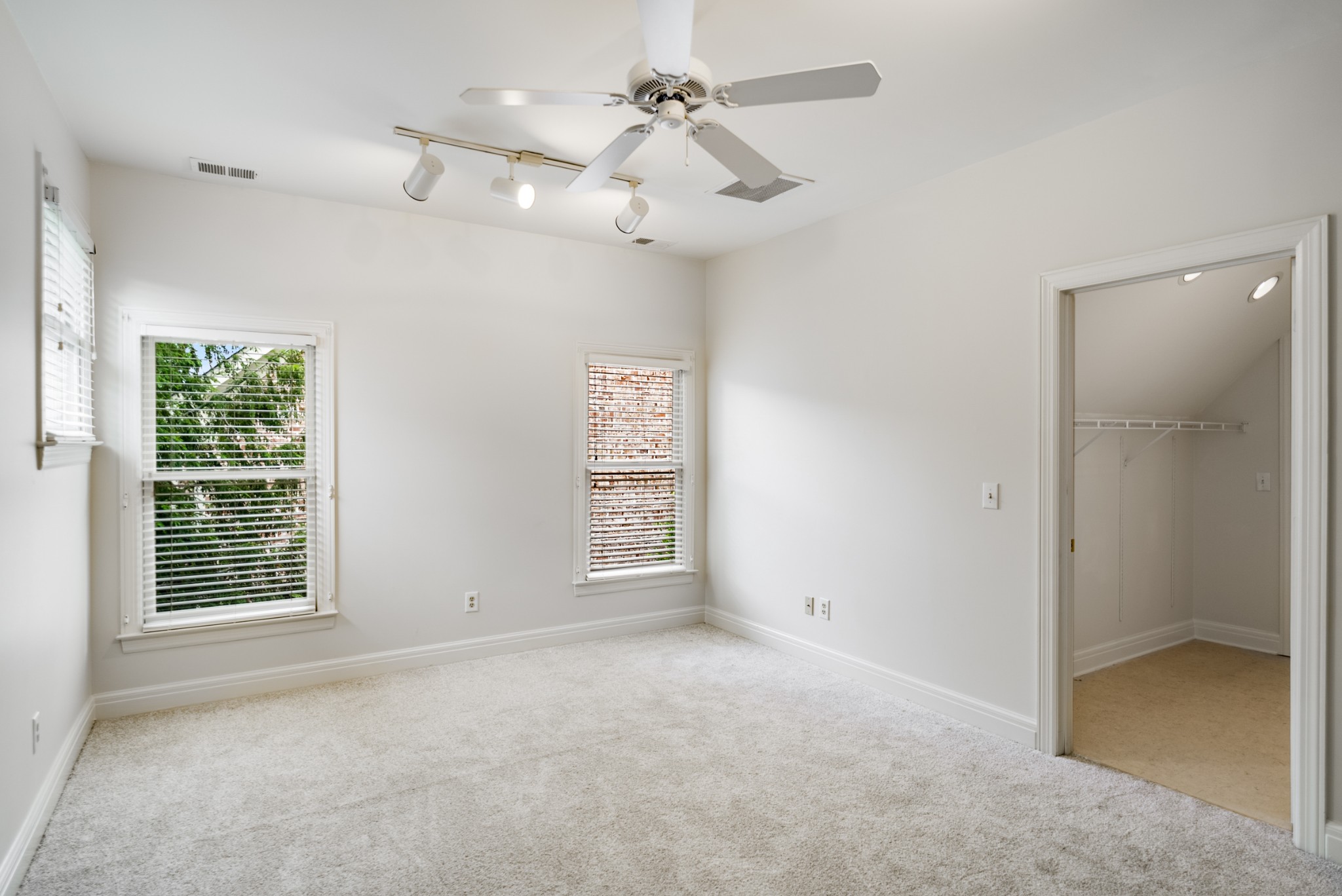 316 Whitworth Way
