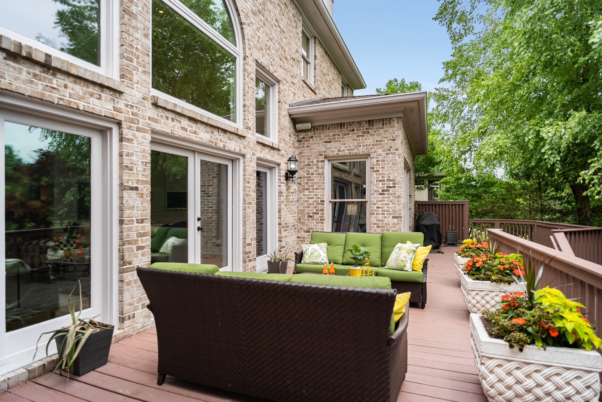 316 Whitworth Way