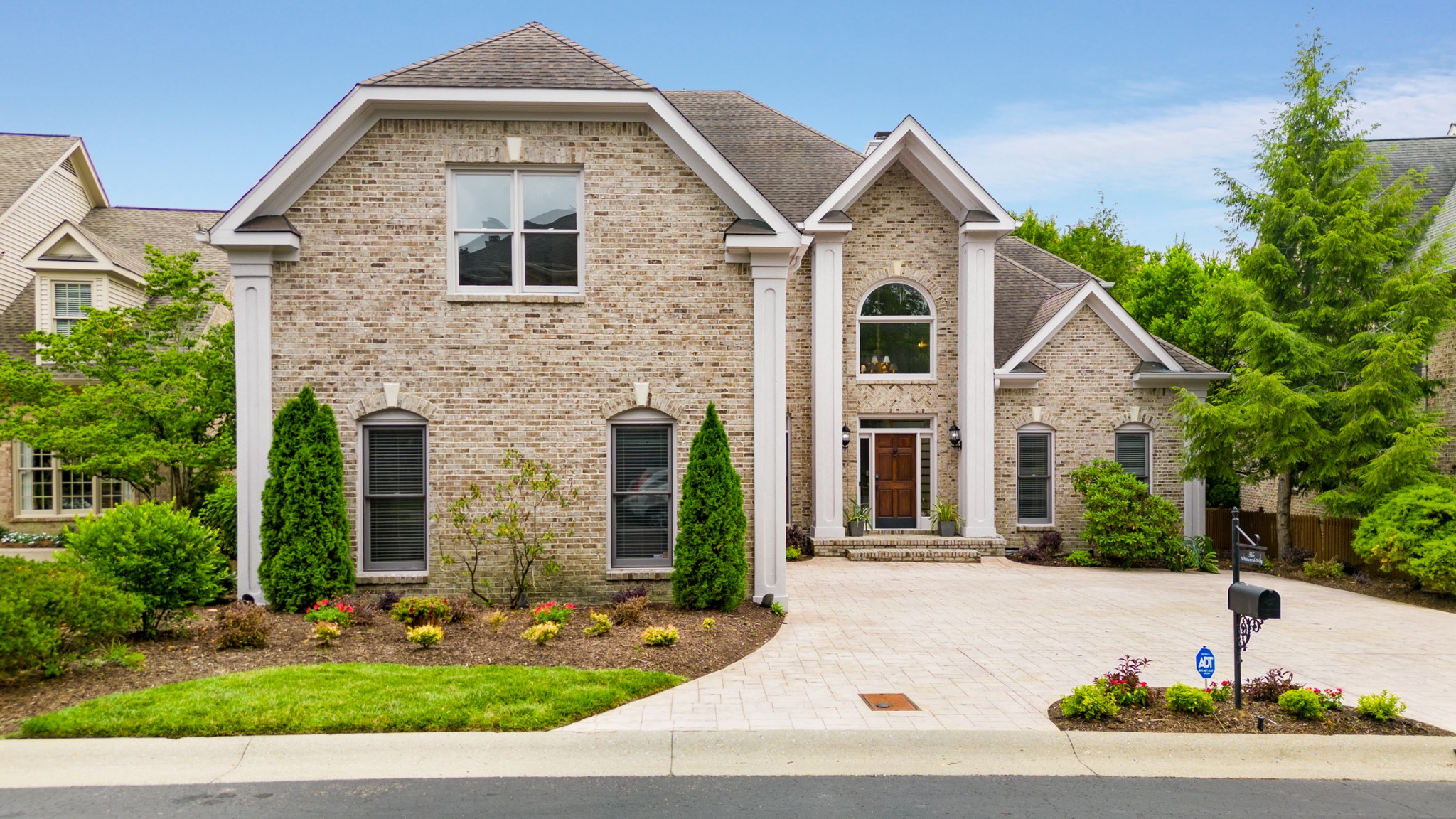 316 Whitworth Way