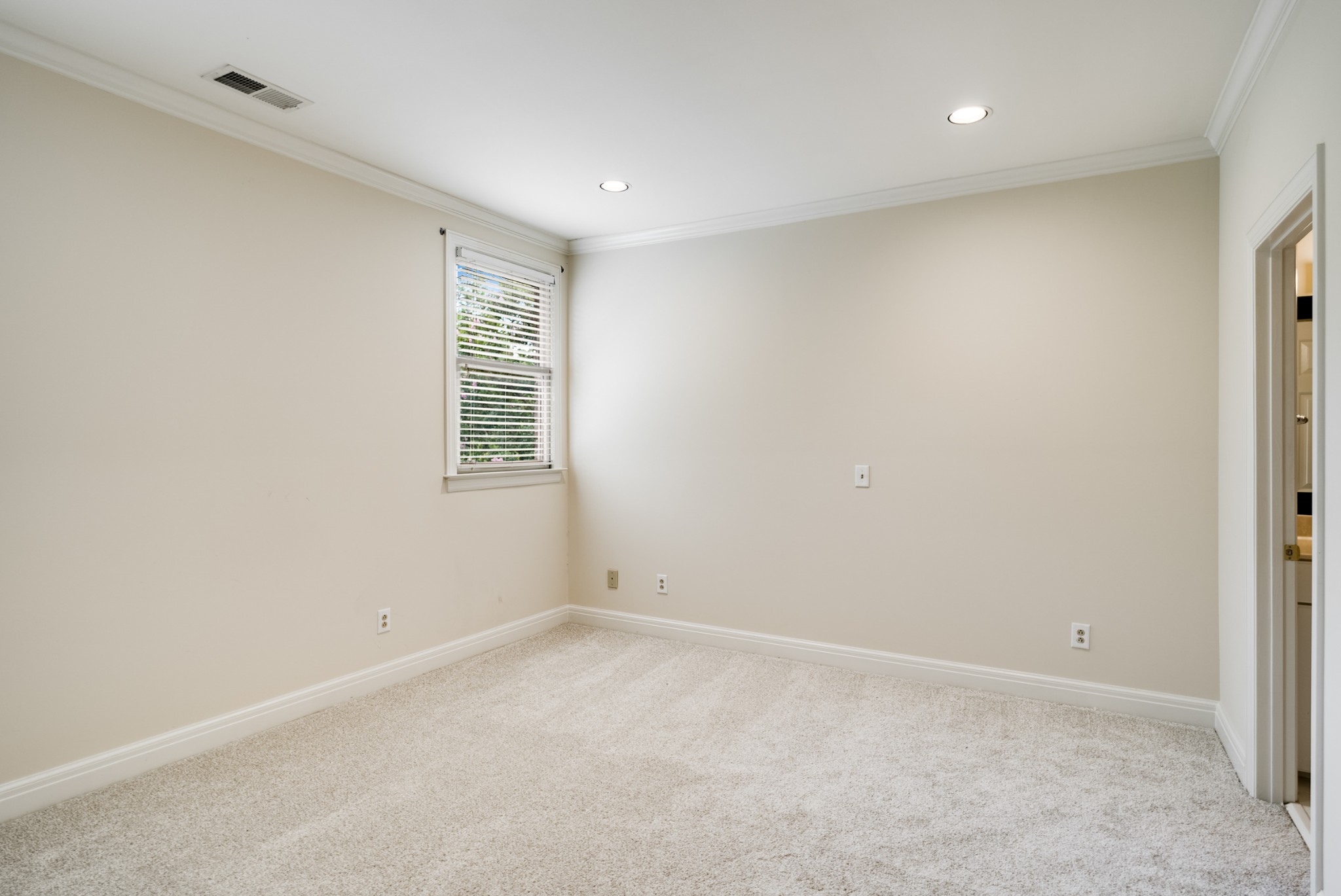 316 Whitworth Way