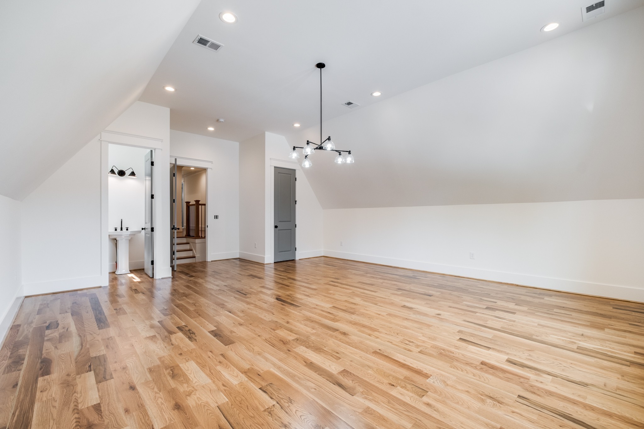 939 Woodmont Blvd