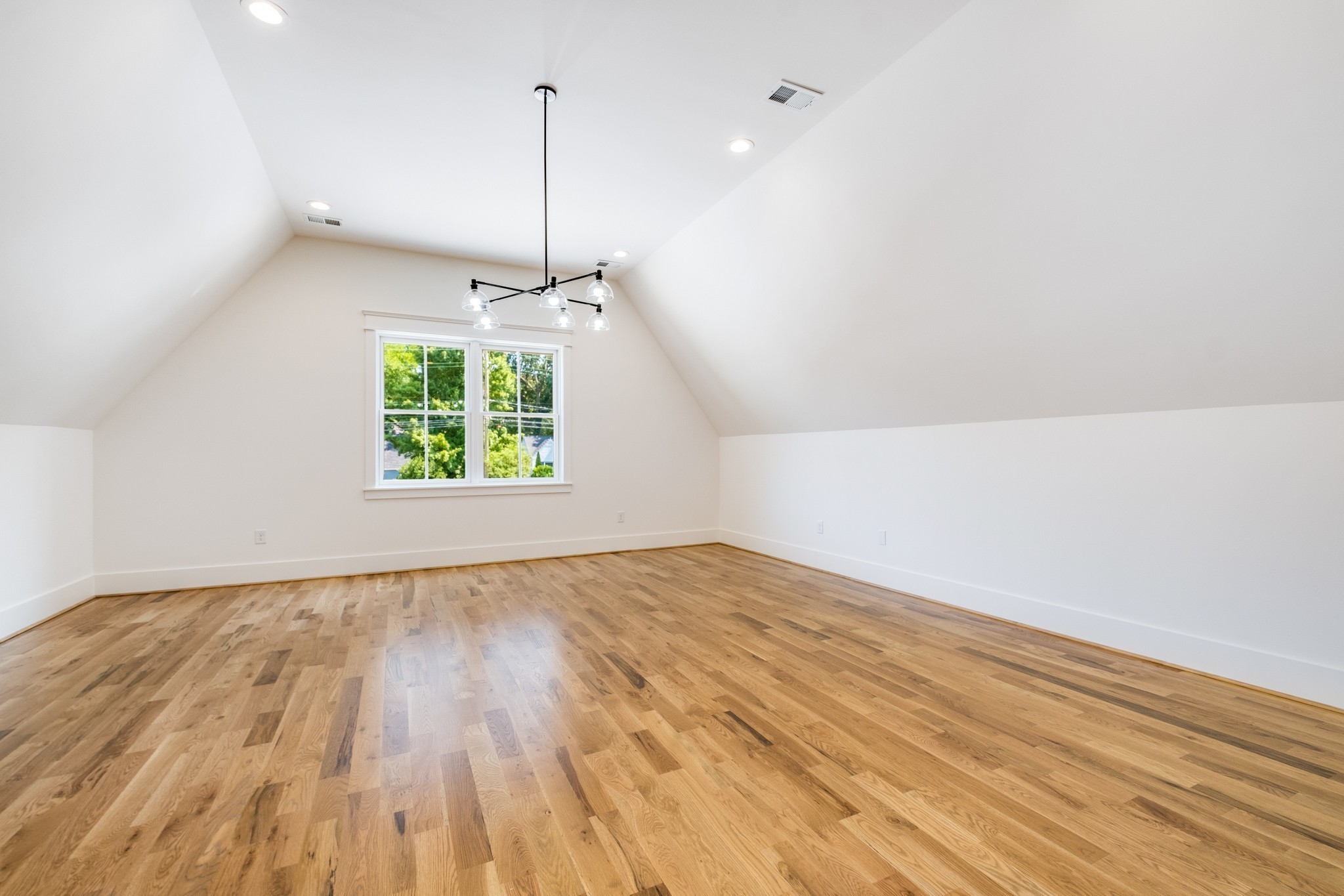 939 Woodmont Blvd