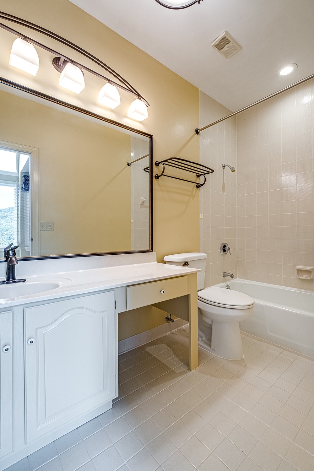 342 Ardsley Pl