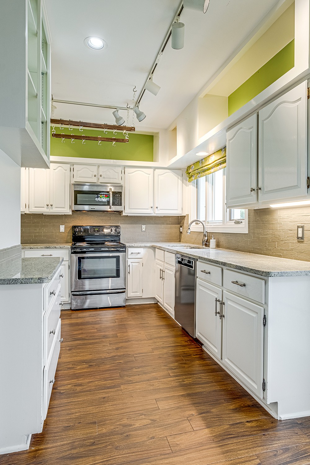 342 Ardsley Pl