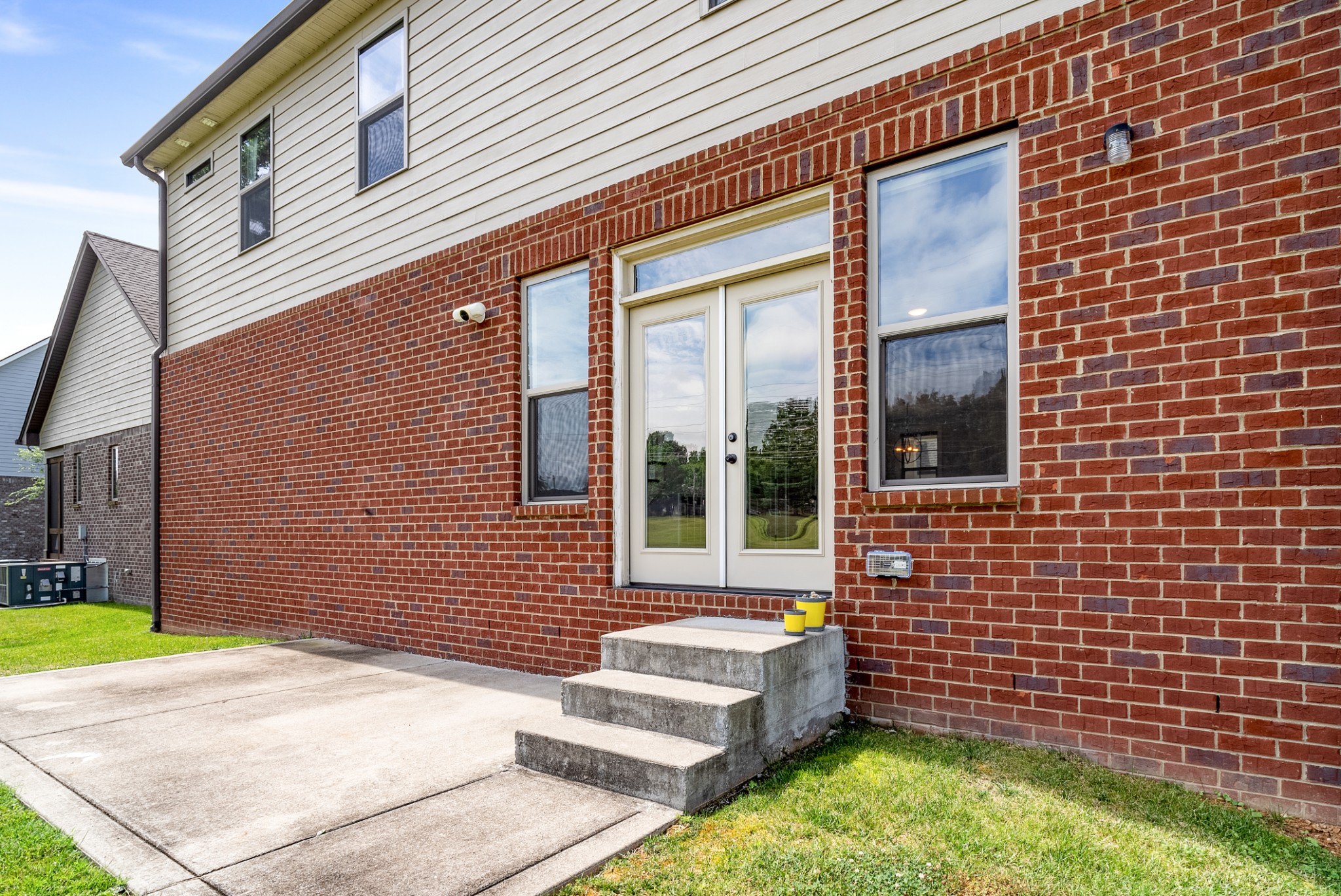 2734 Lakeland Dr