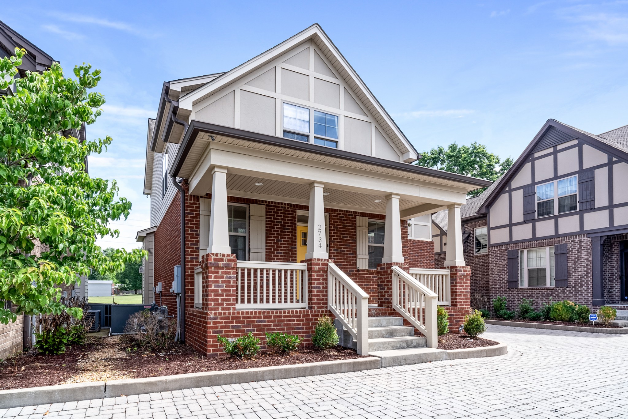 2734 Lakeland Dr