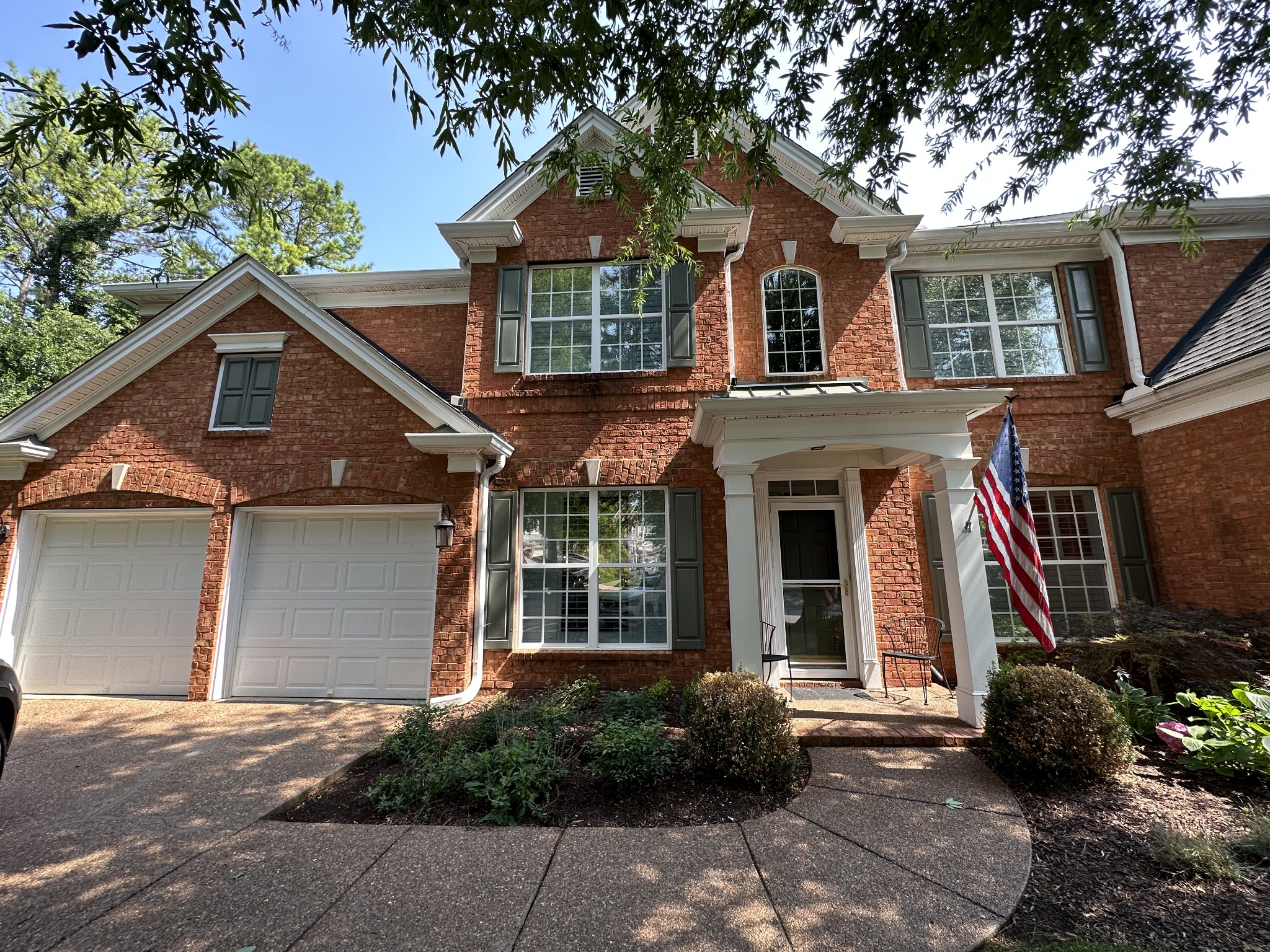 416 Chatsworth Ct