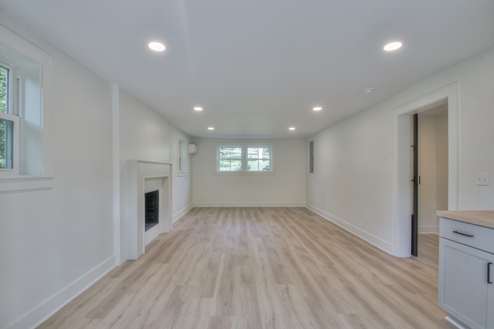 955 Windrowe Dr