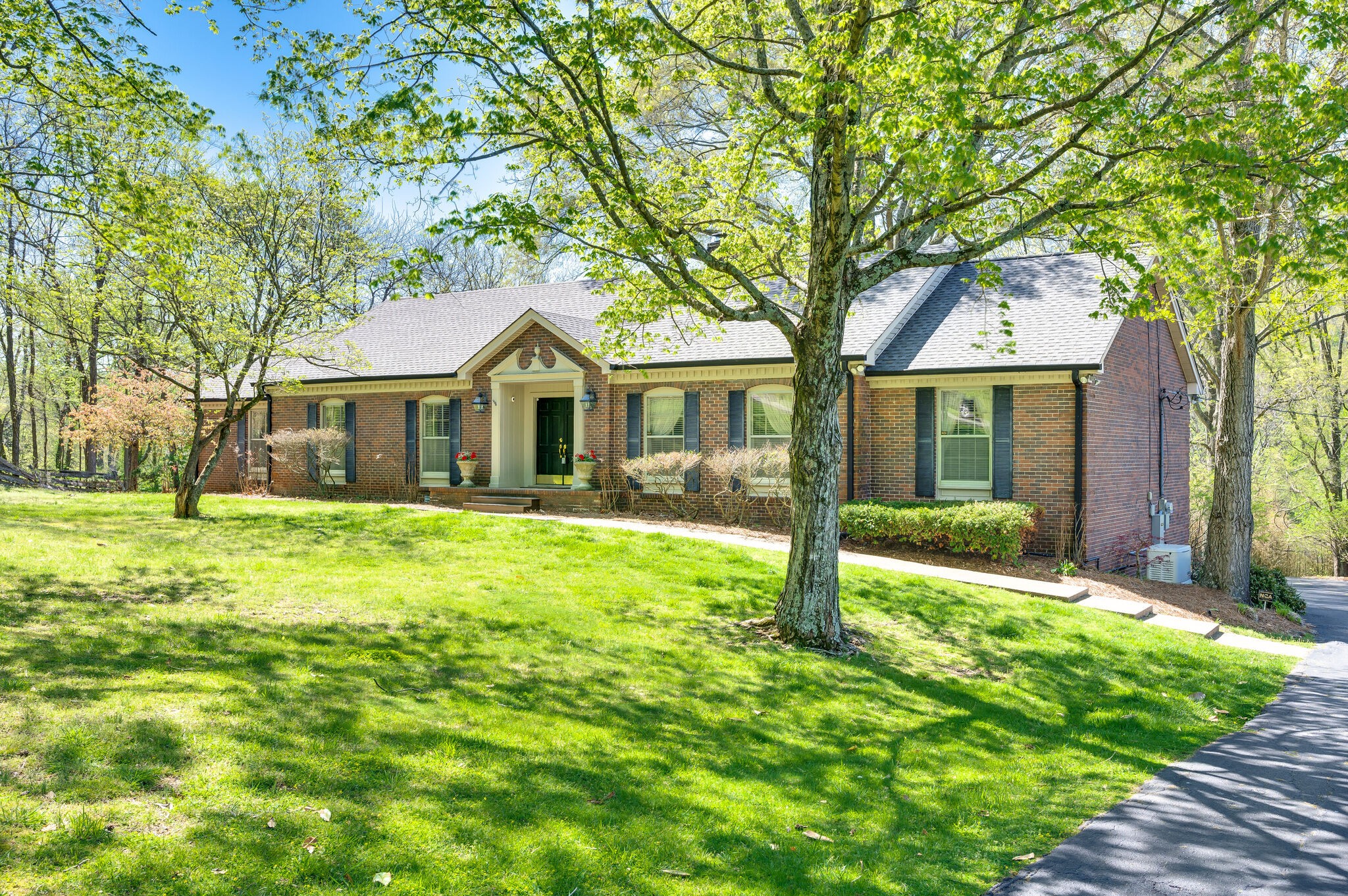 5844 E Ashland Dr